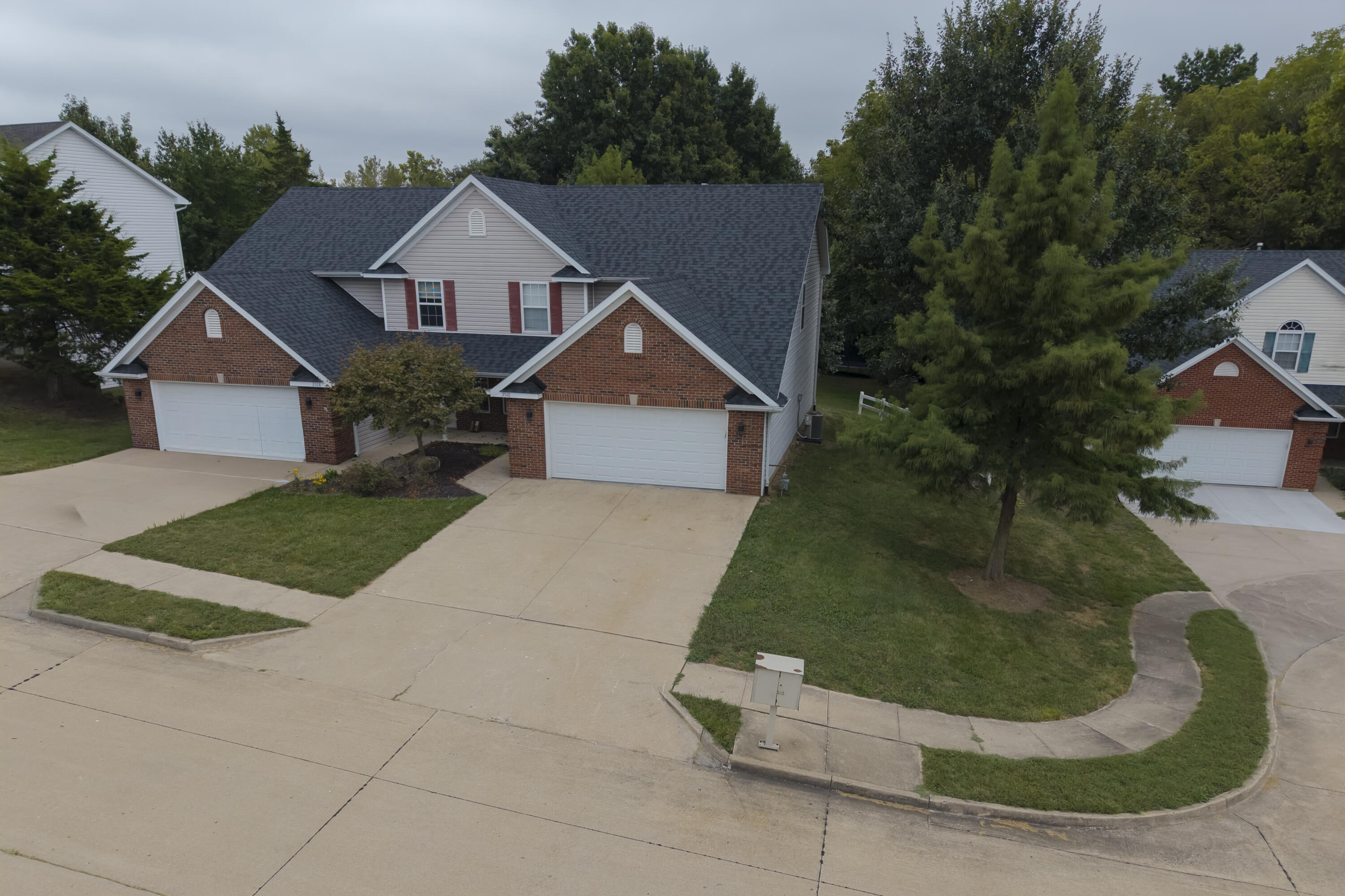 3510 Berkshire Ct Property Photo 4