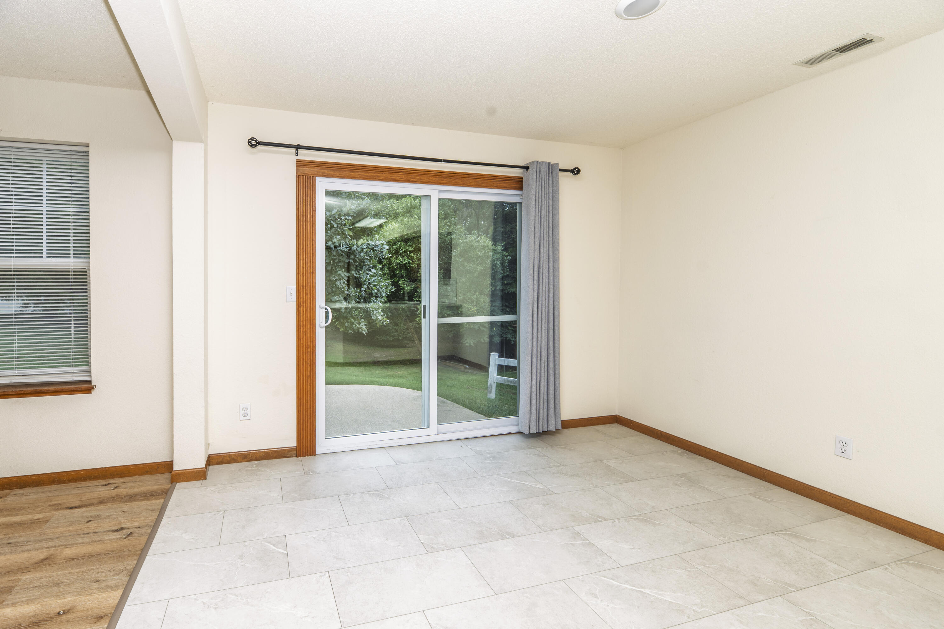3510 Berkshire Ct Property Photo 9
