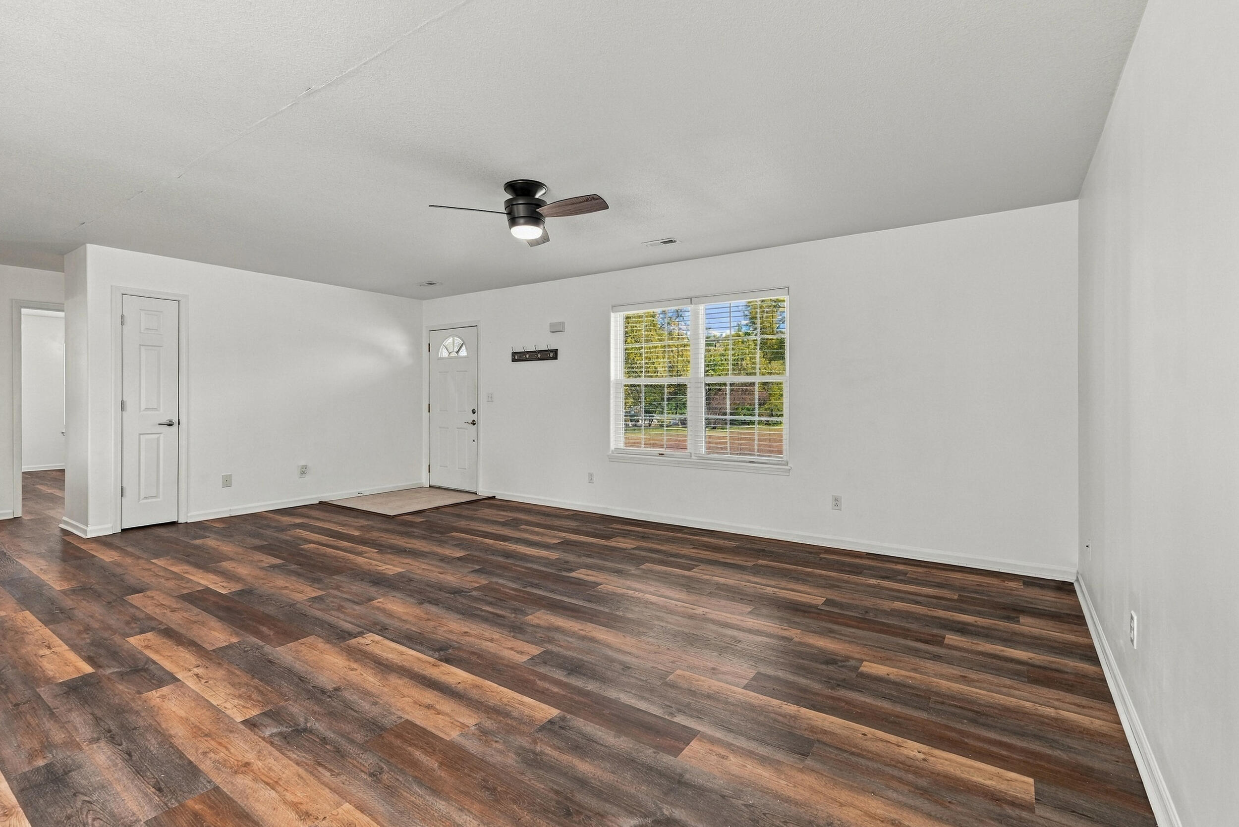 206 Ash St Property Photo 4