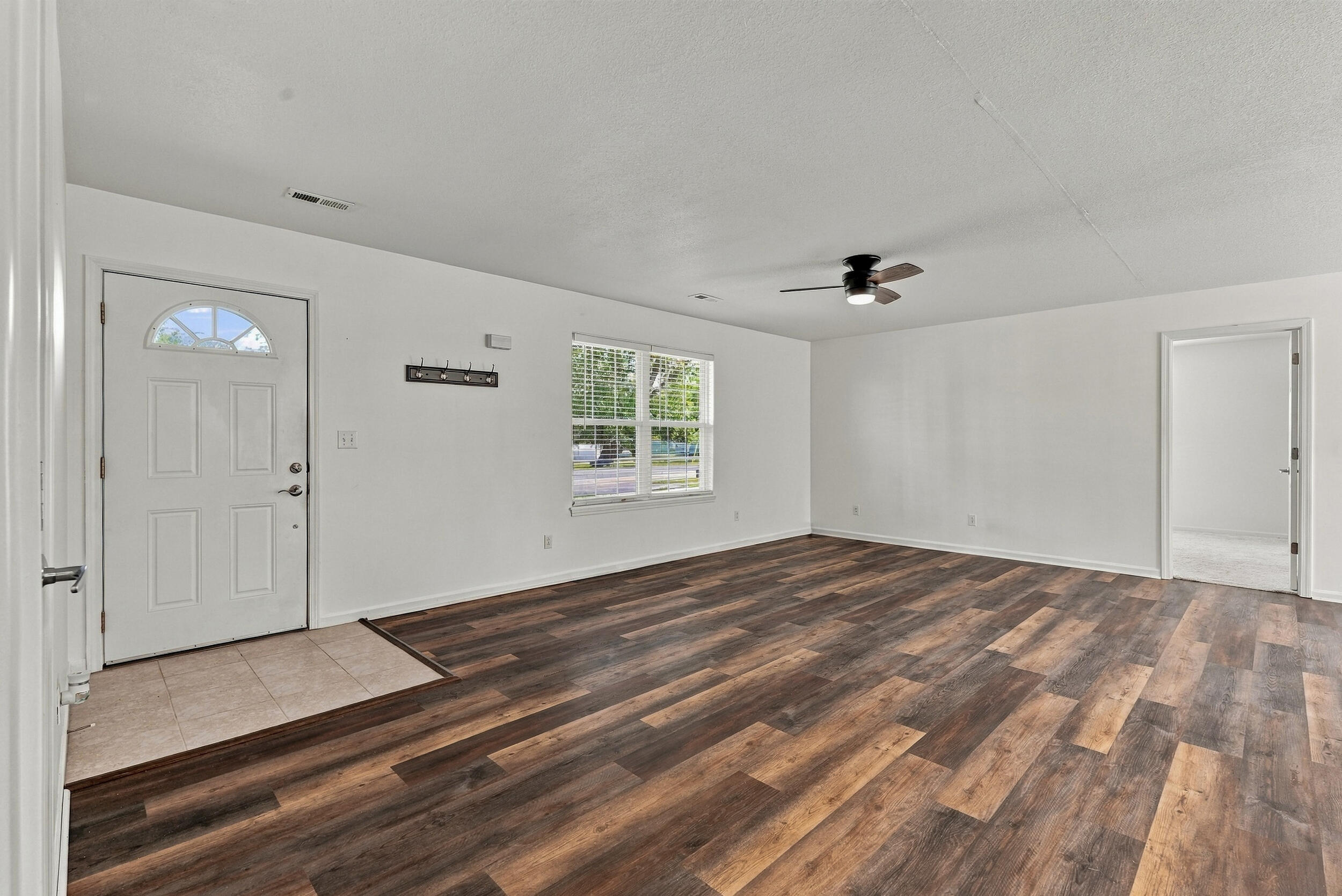206 Ash St Property Photo 6