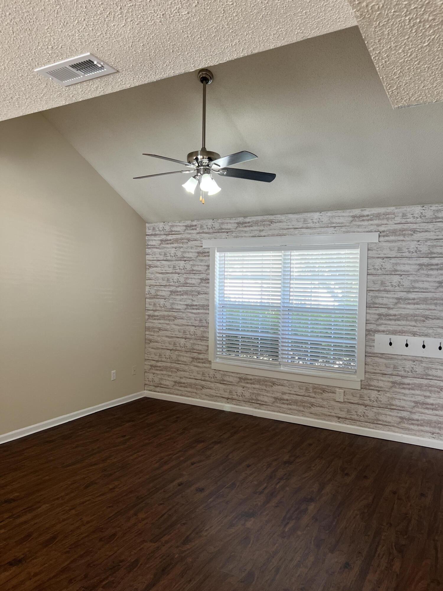 302 Nikki Way Property Photo 3