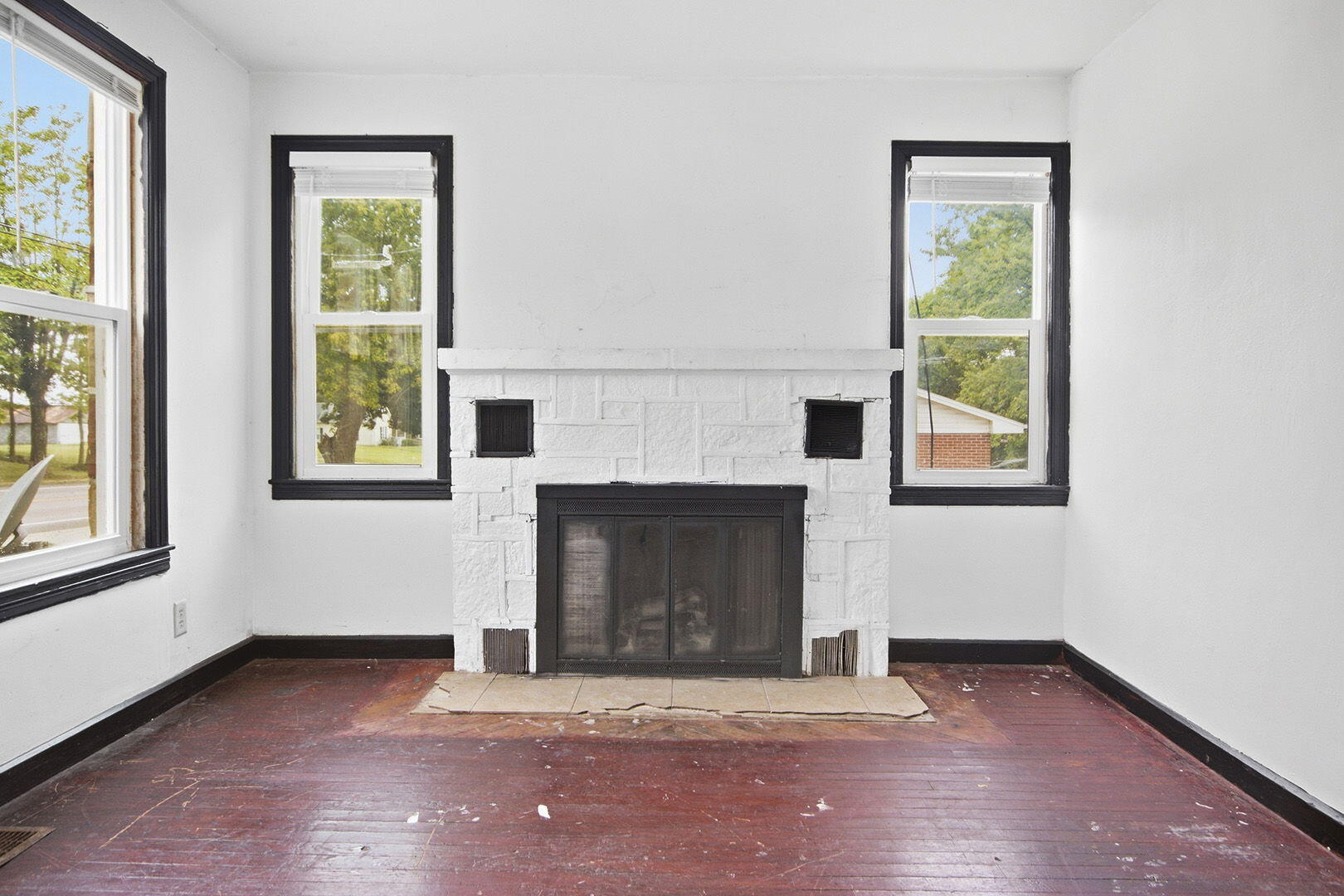 1127 E Main St Property Photo 6