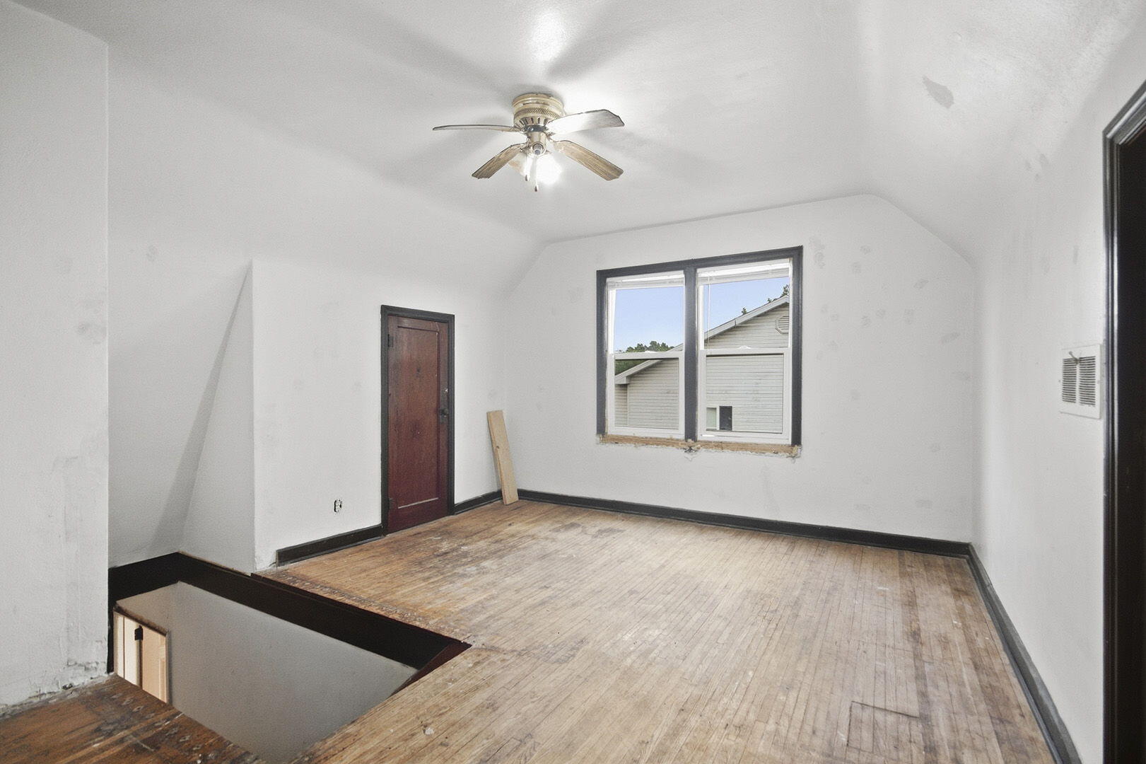 1127 E Main St Property Photo 18