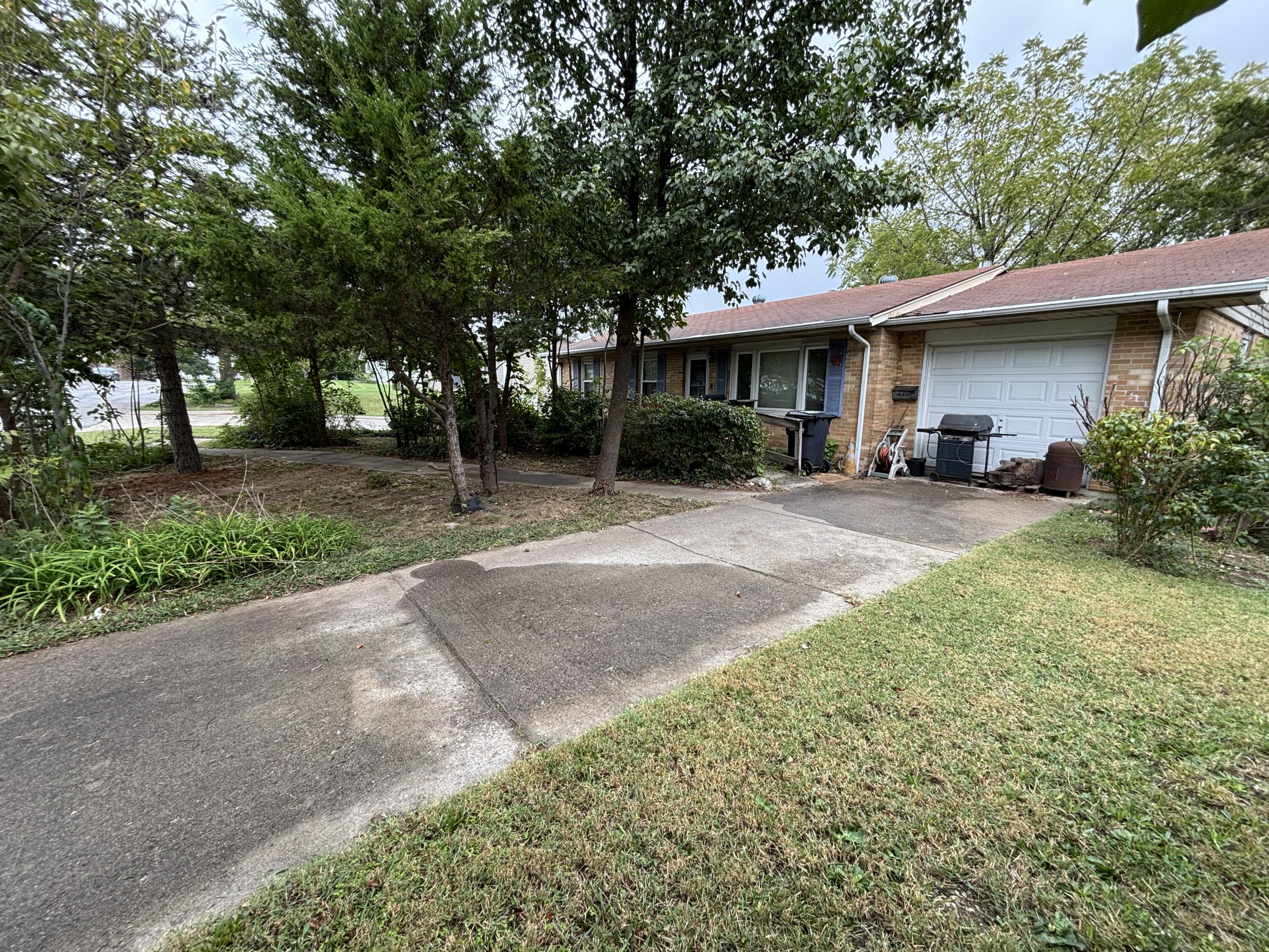 1504 Sylvan Ln Property Photo 1