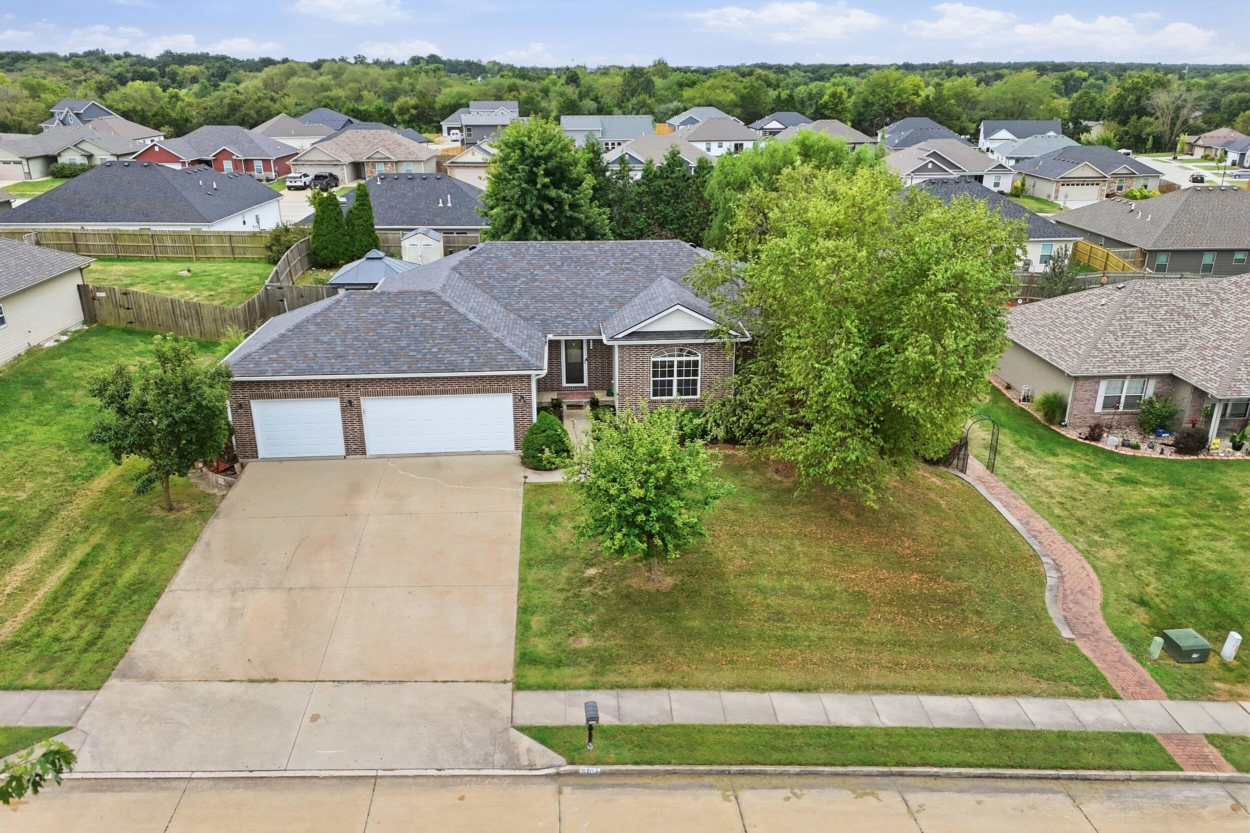5704 Redwing Dr Property Photo 1