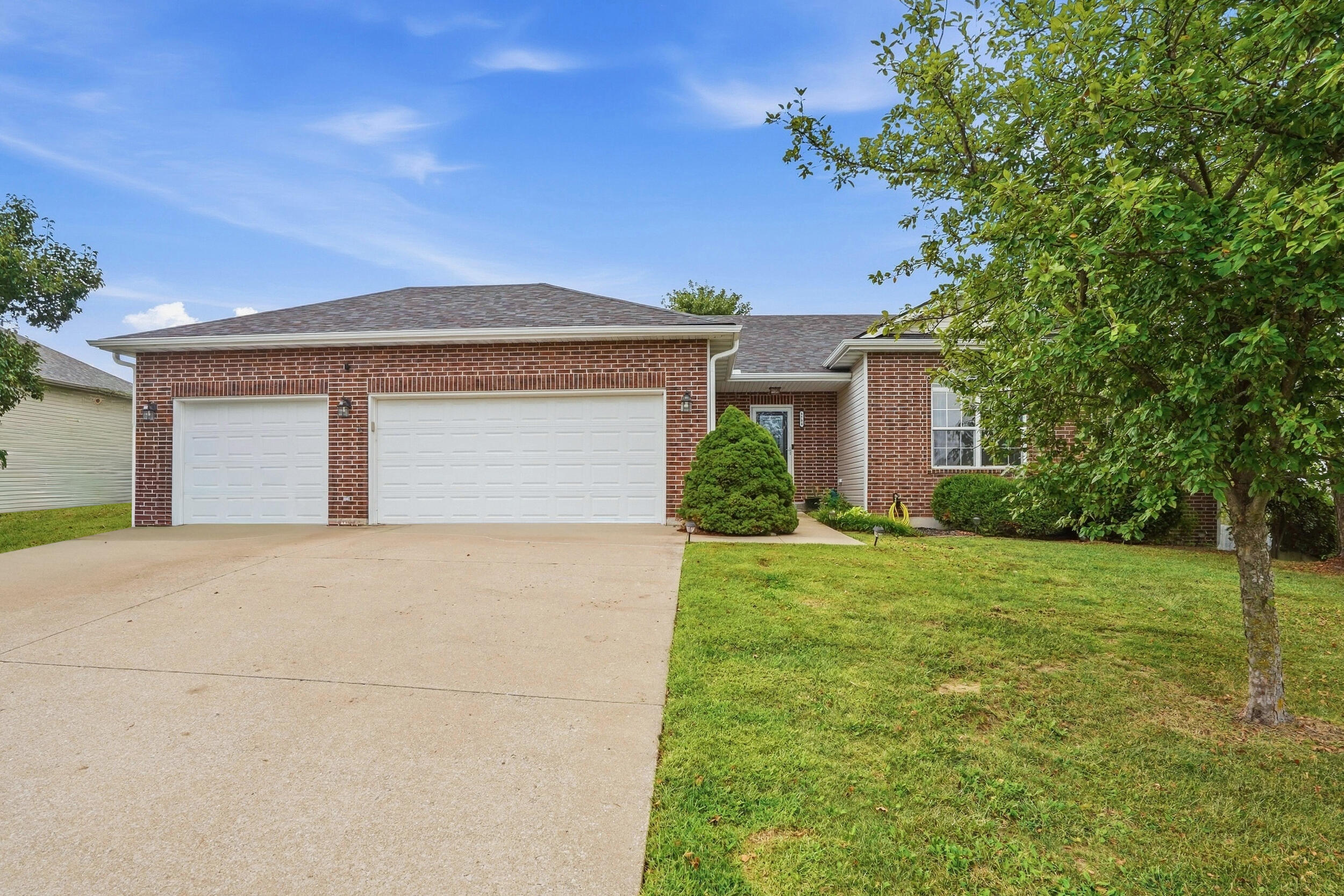 5704 Redwing Dr Property Photo 1