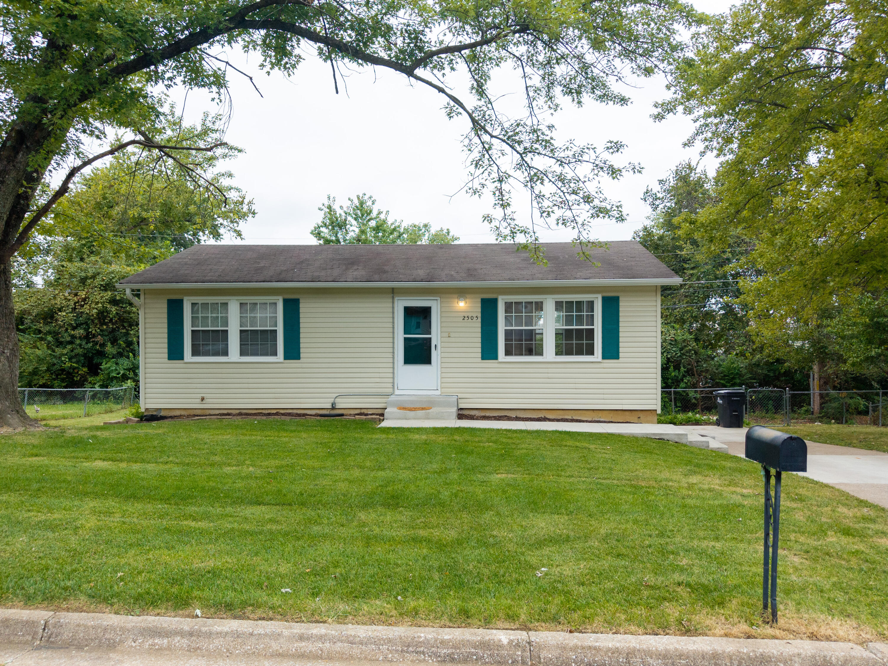 2505 GLENN DR Property Photo 1