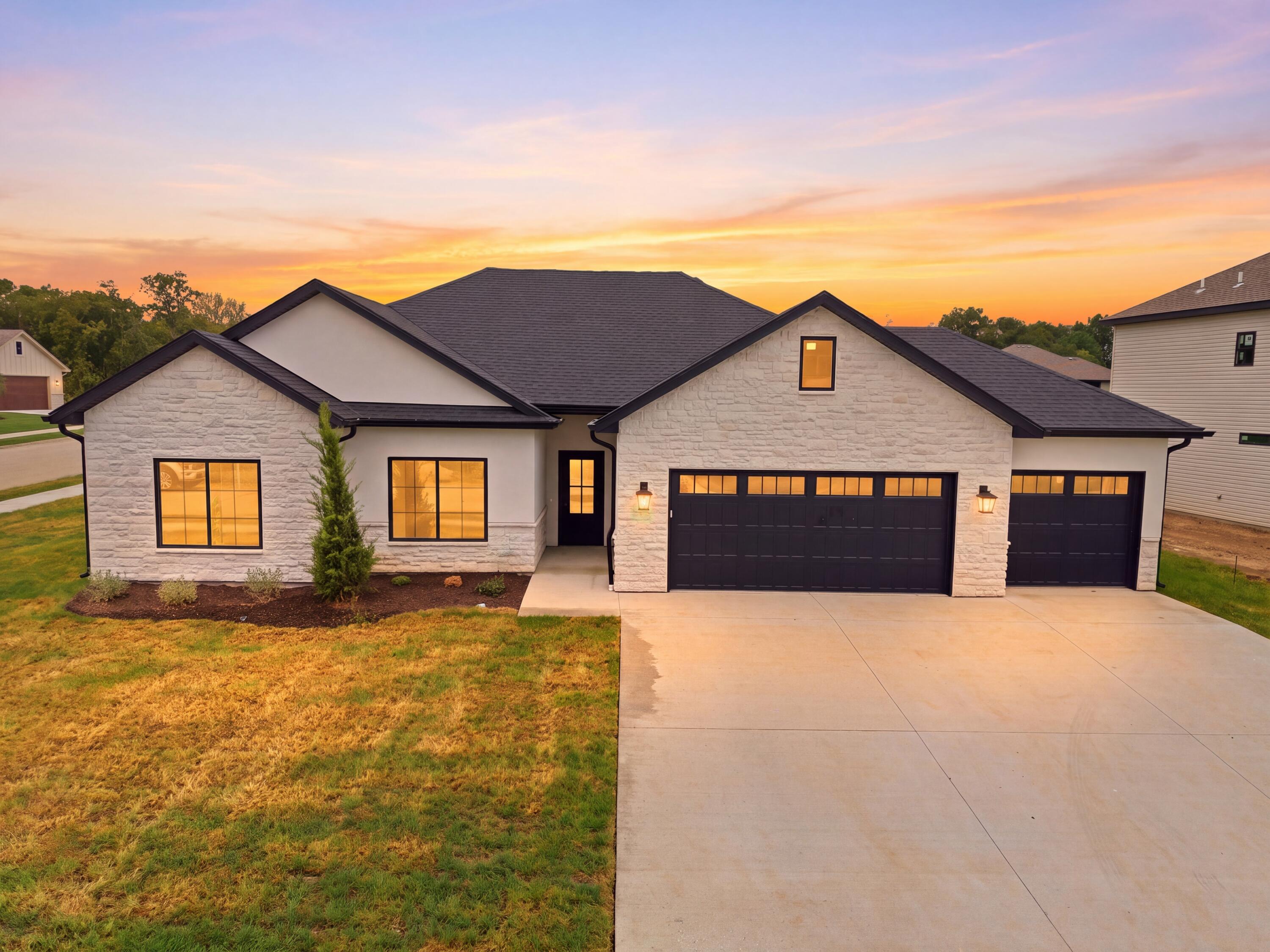 4313 Stone Mountain Pky Property Photo 1