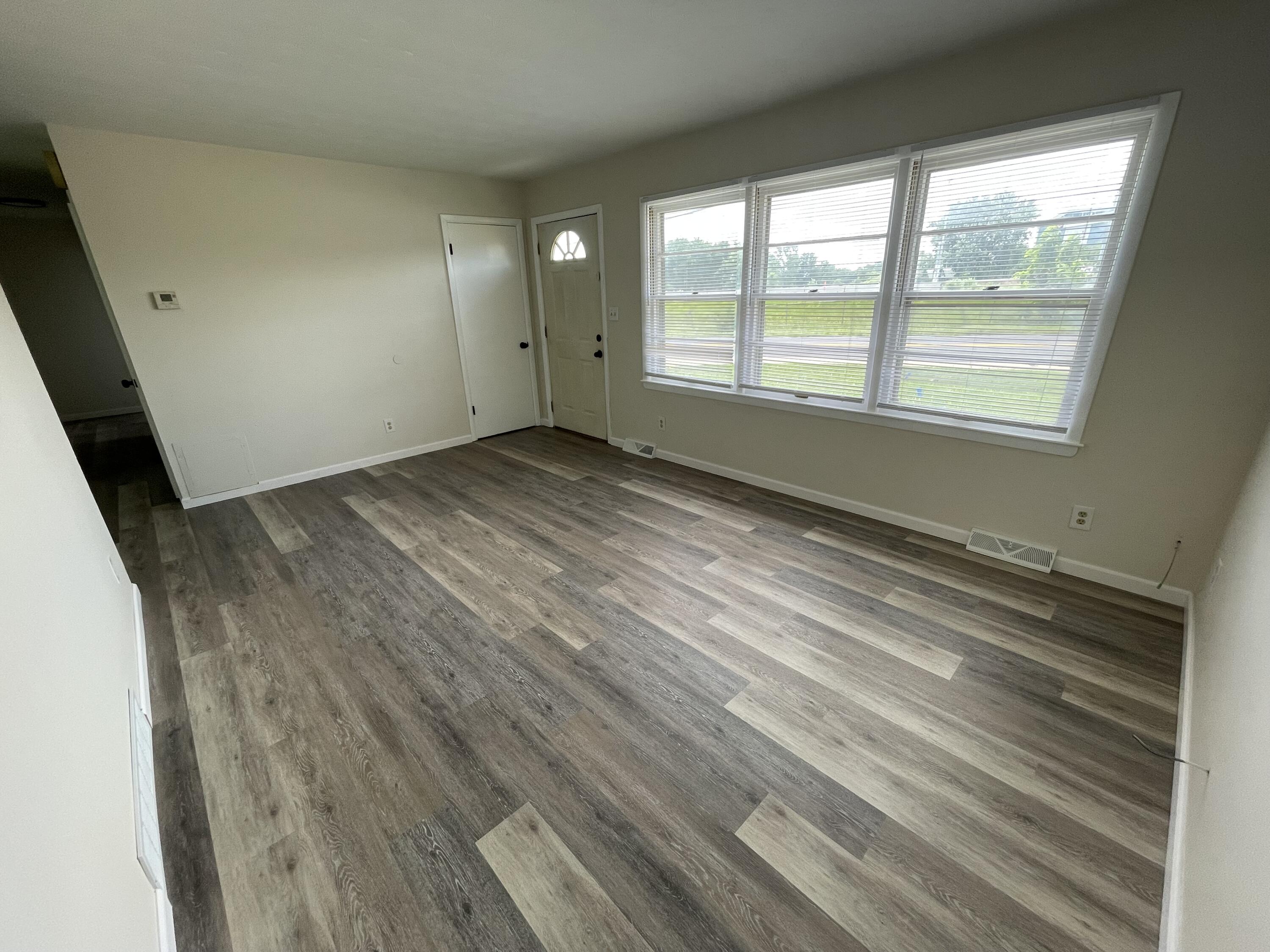 2207 Clark Ln Property Photo 2