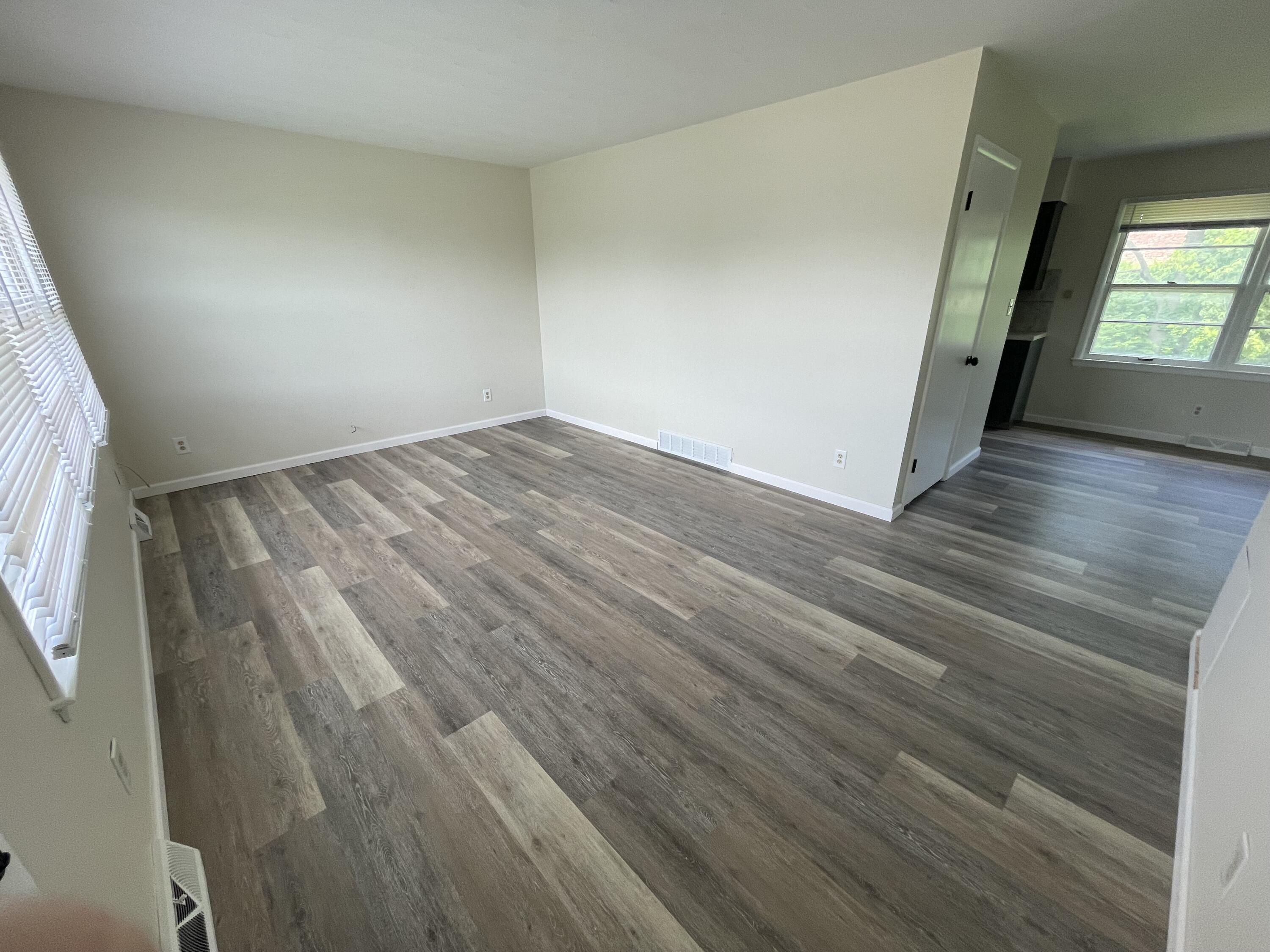 2207 Clark Ln Property Photo 3
