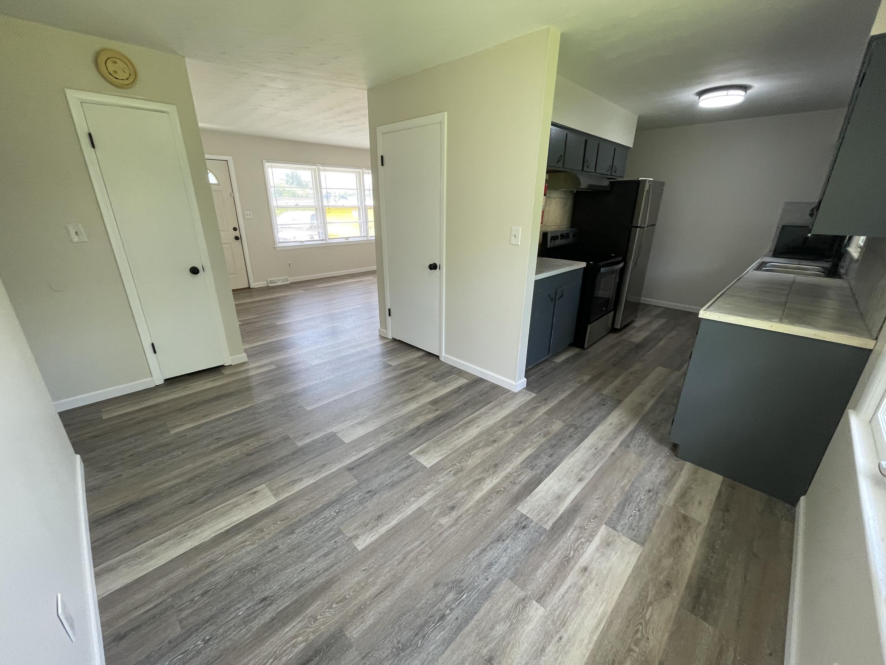 2207 Clark Ln Property Photo 5