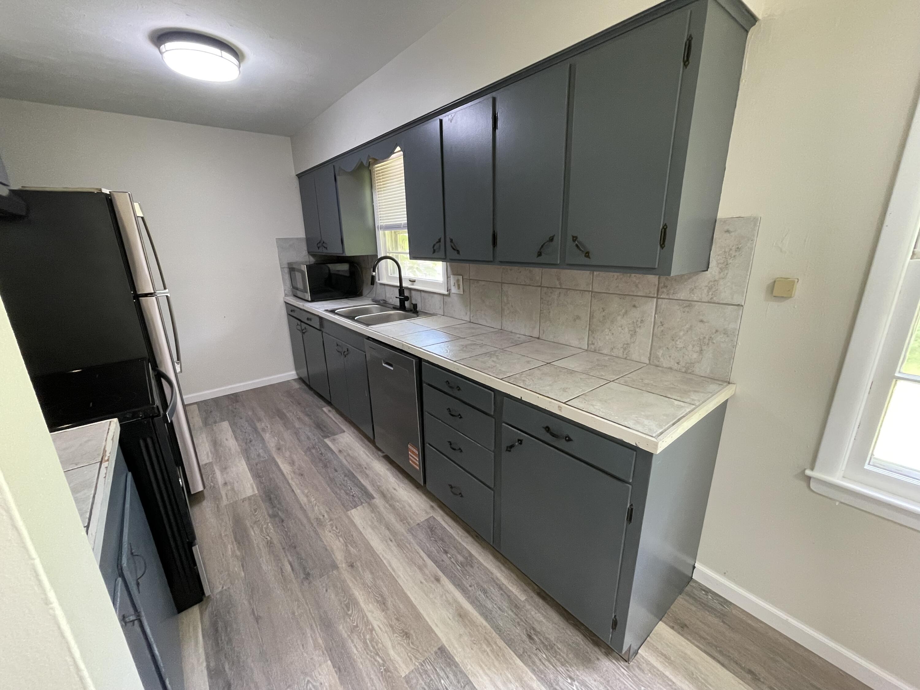 2207 Clark Ln Property Photo 6