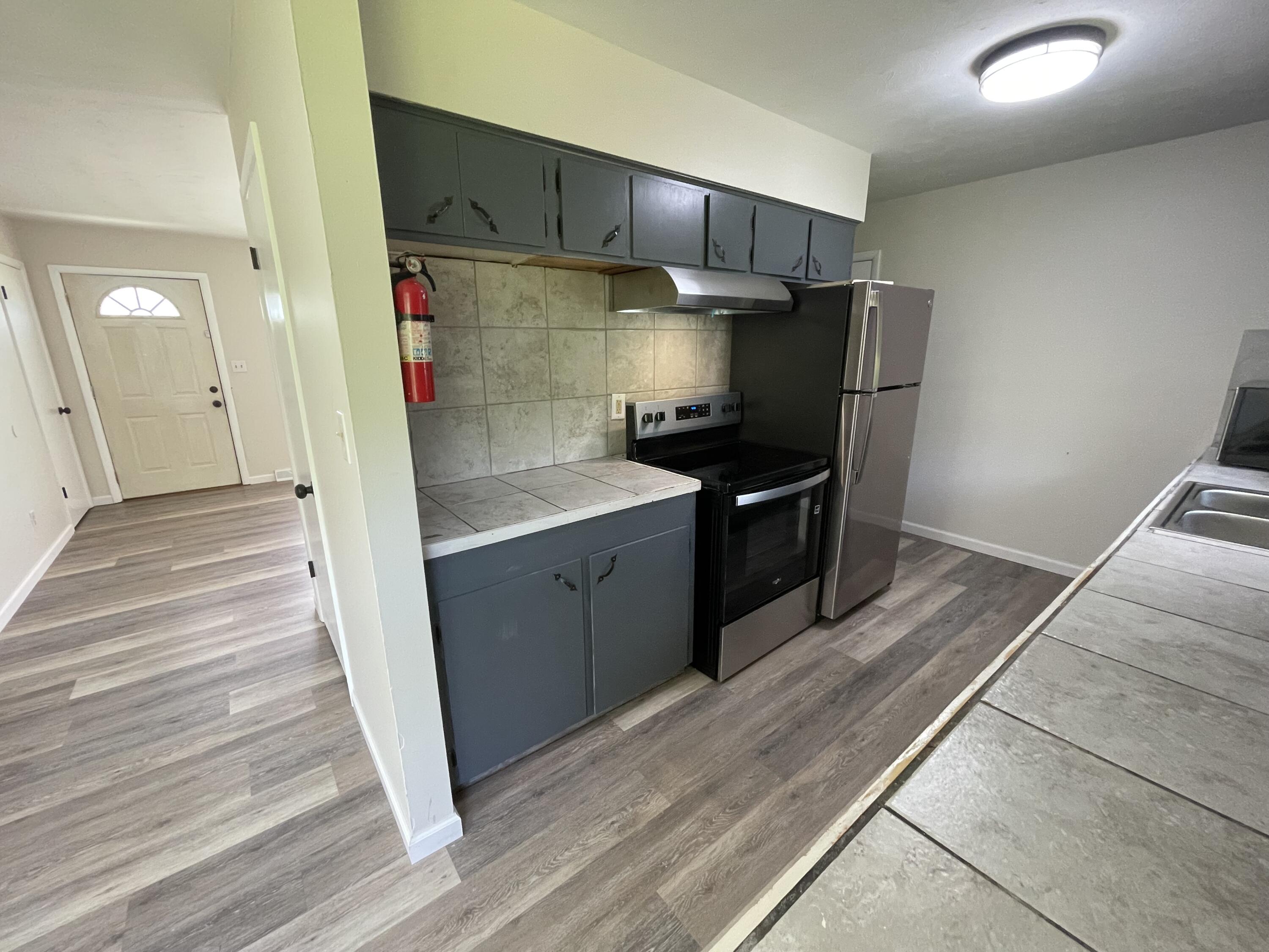 2207 Clark Ln Property Photo 7