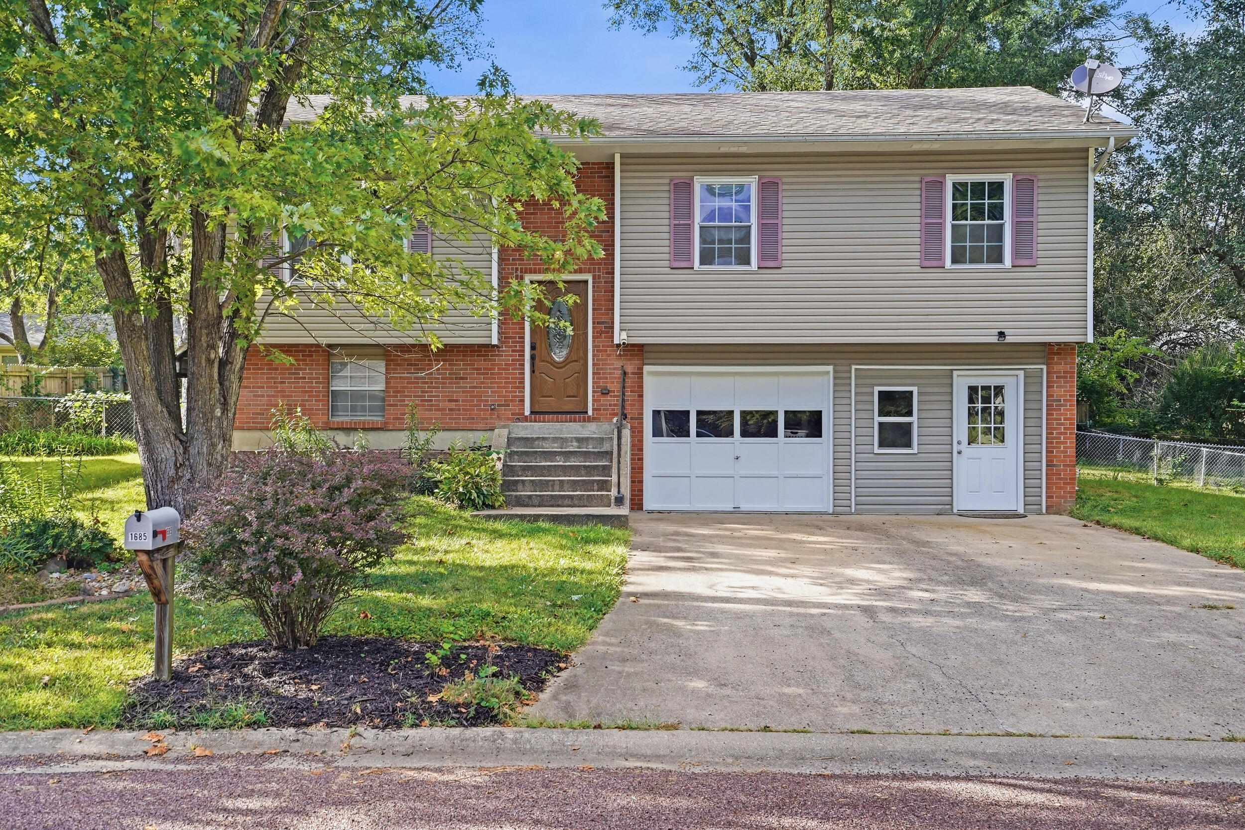 1685 W Boris Dr Property Photo