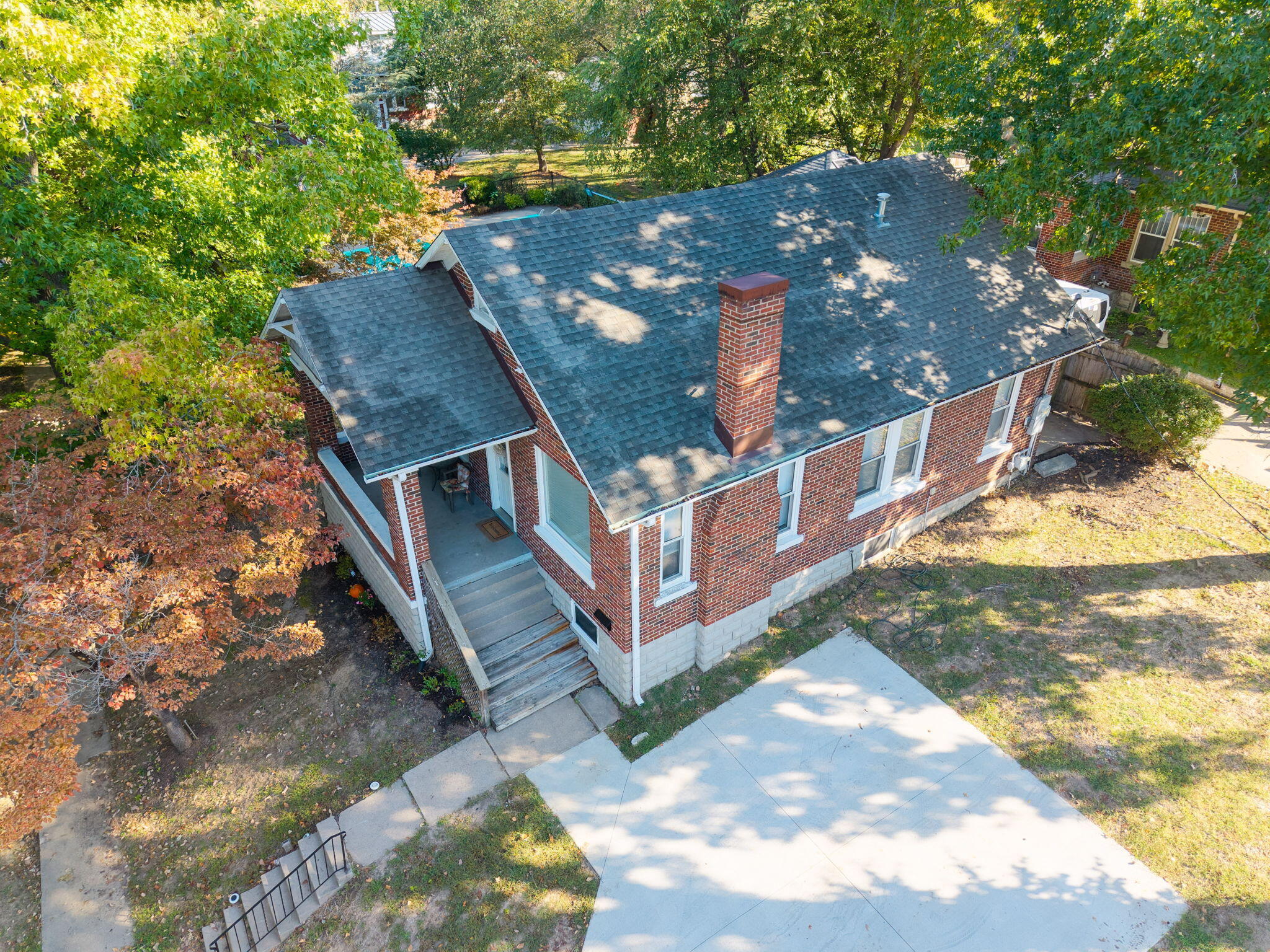 2 Riverside Dr Property Photo 1