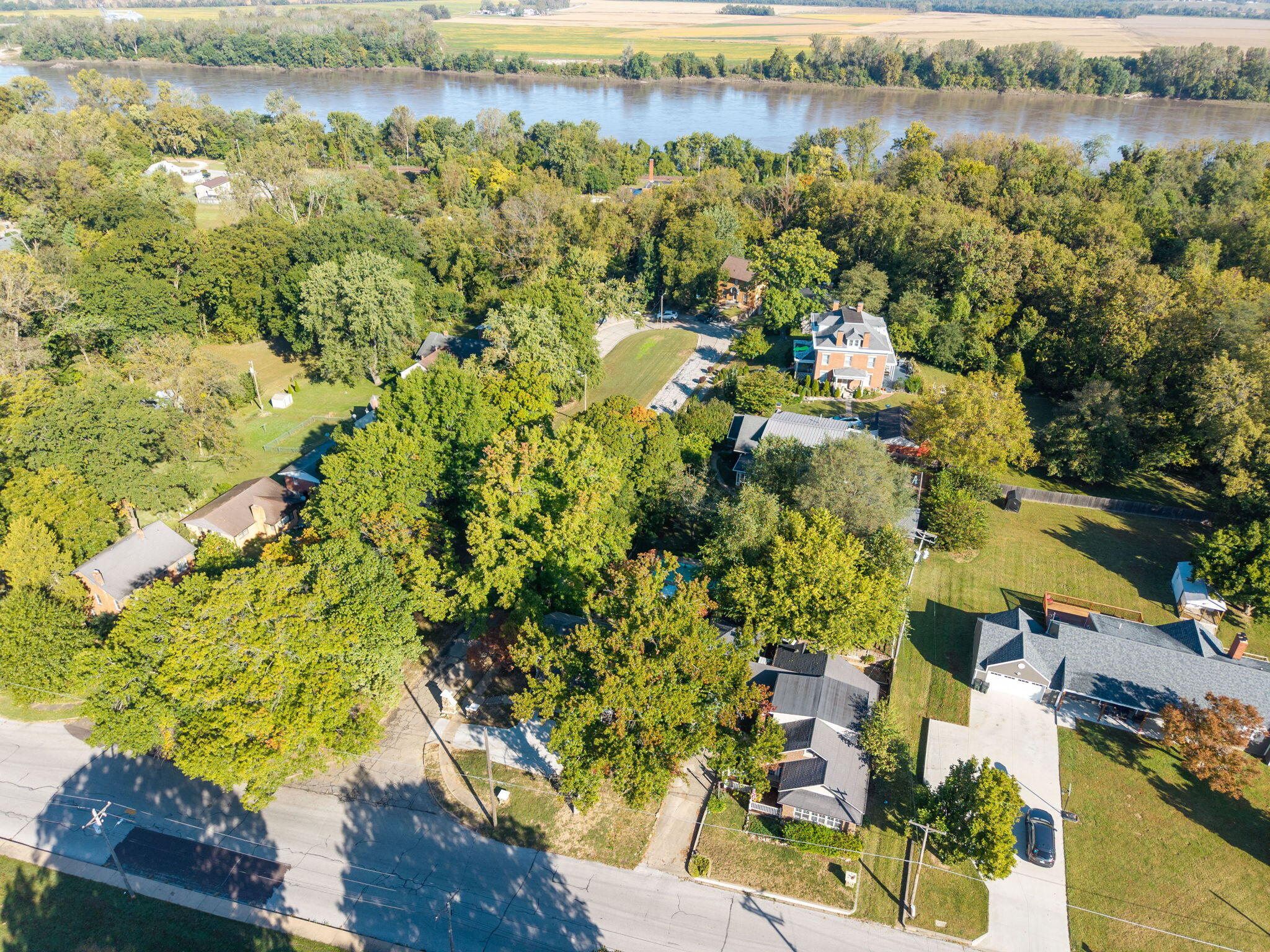 2 Riverside Dr Property Photo 35