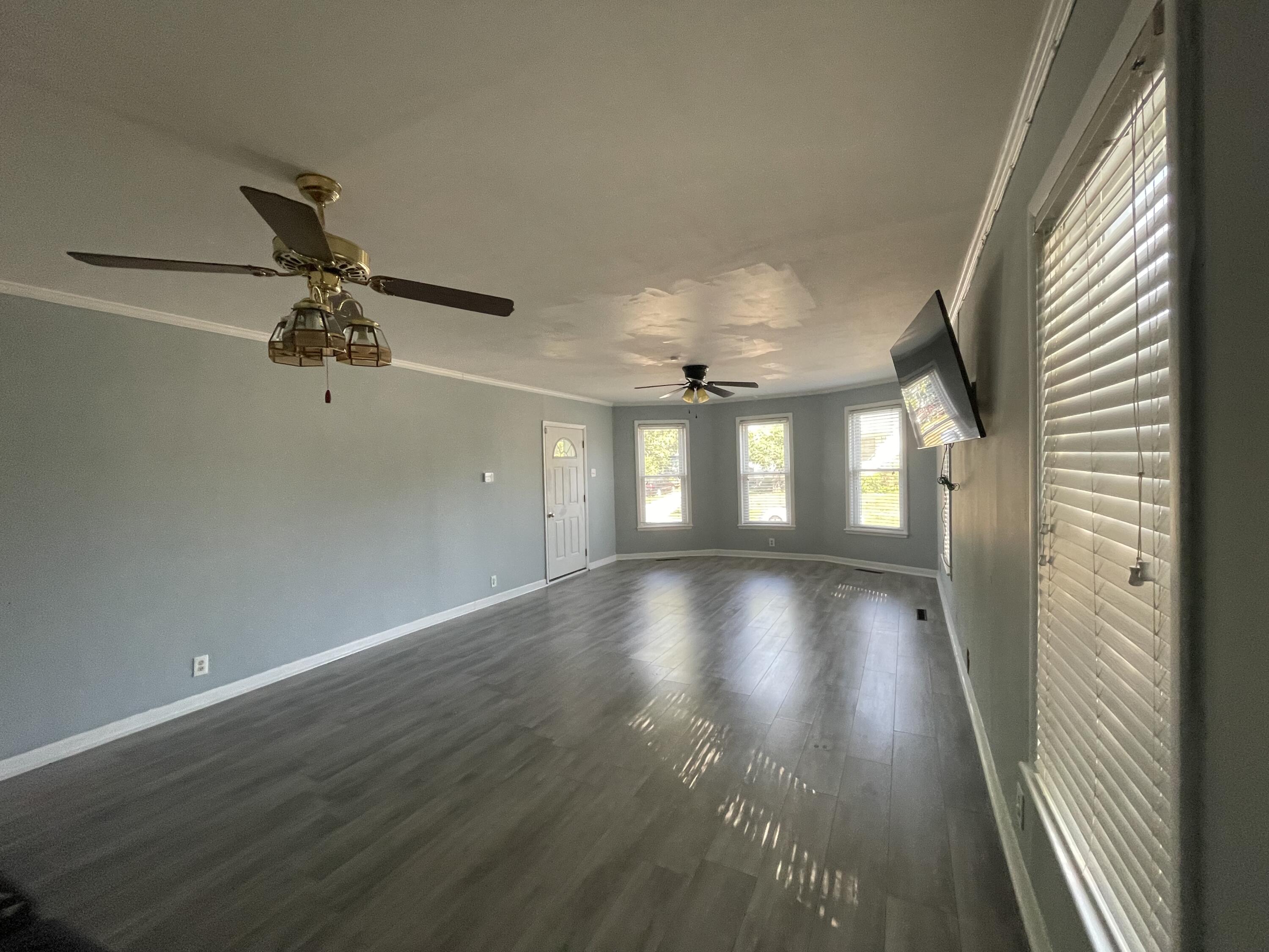1010 E Jackson St Property Photo 5