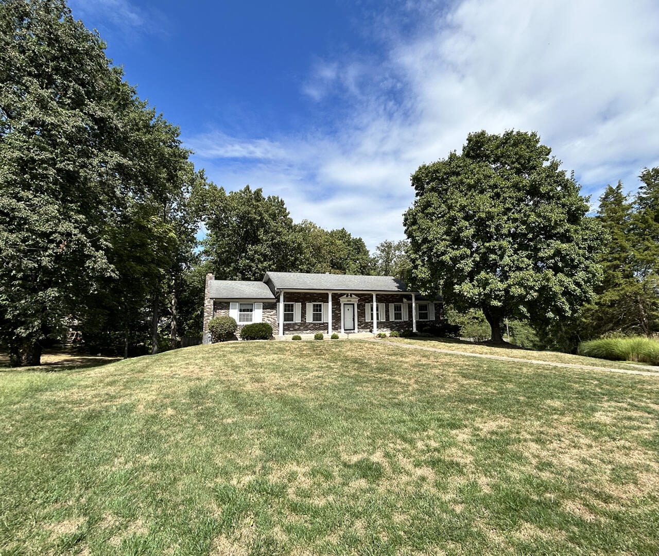1502 N Mapleview Dr Property Photo 1