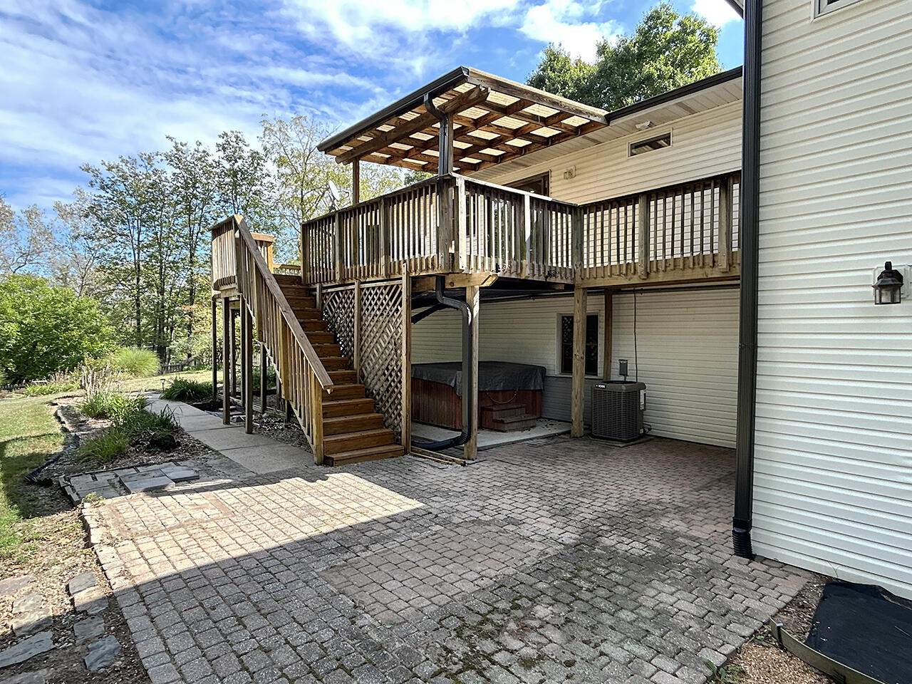 1502 N Mapleview Dr Property Photo 6