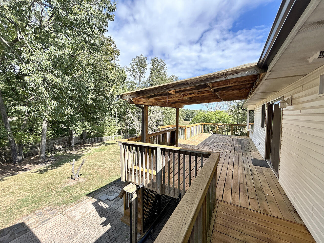 1502 N Mapleview Dr Property Photo 9