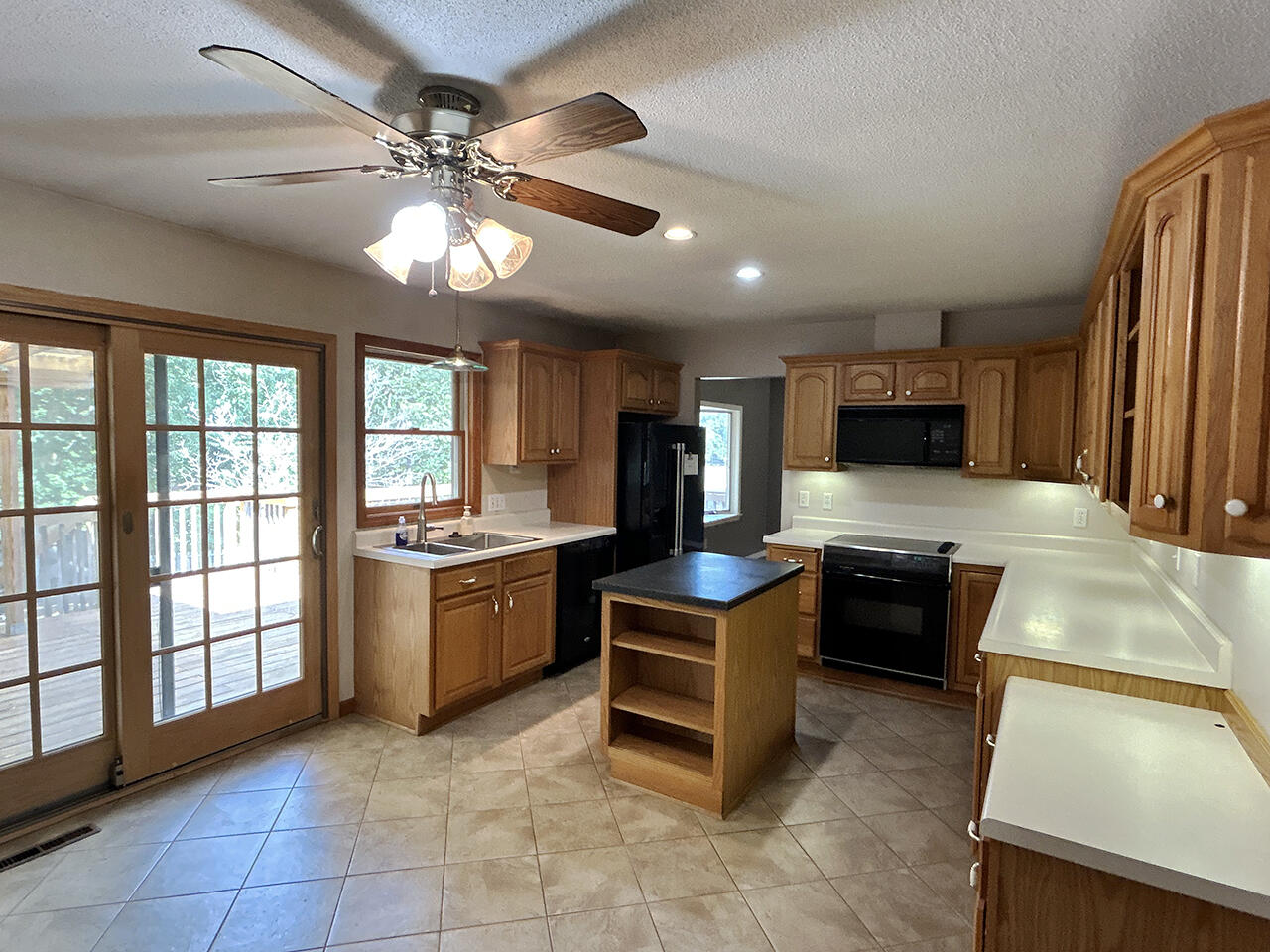 1502 N Mapleview Dr Property Photo 17