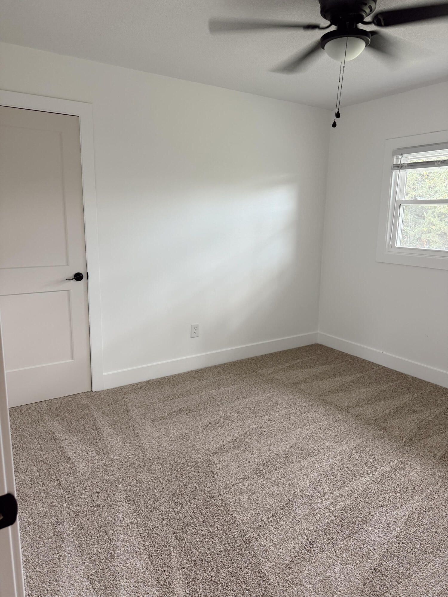 1800 Iris Dr Property Photo 16