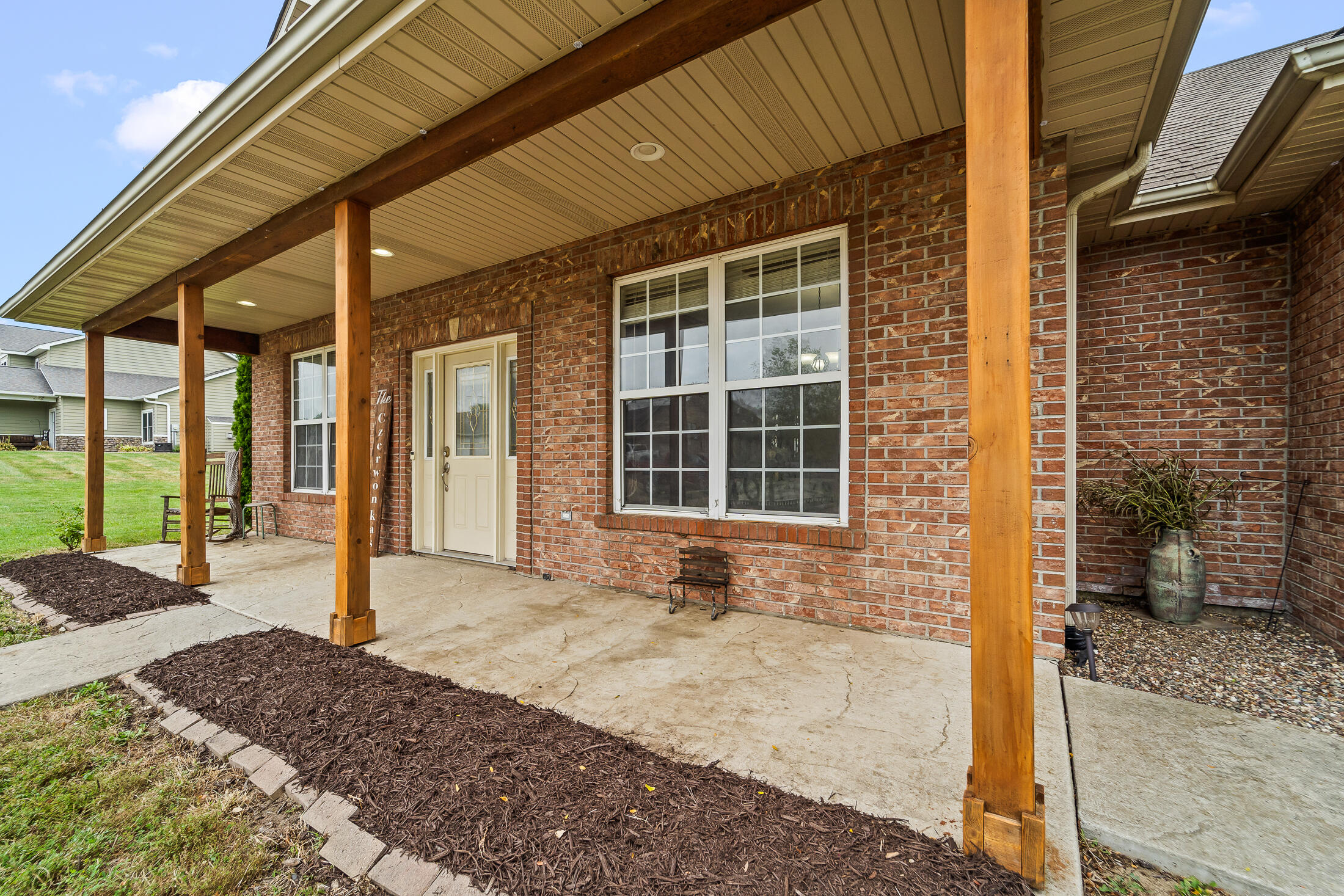 311 Sarah Dr Property Photo 5