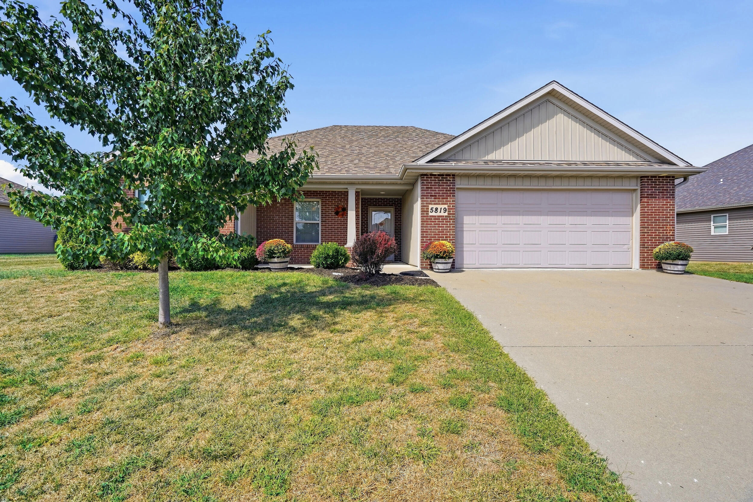 5819 Abbey Ln Property Photo 1