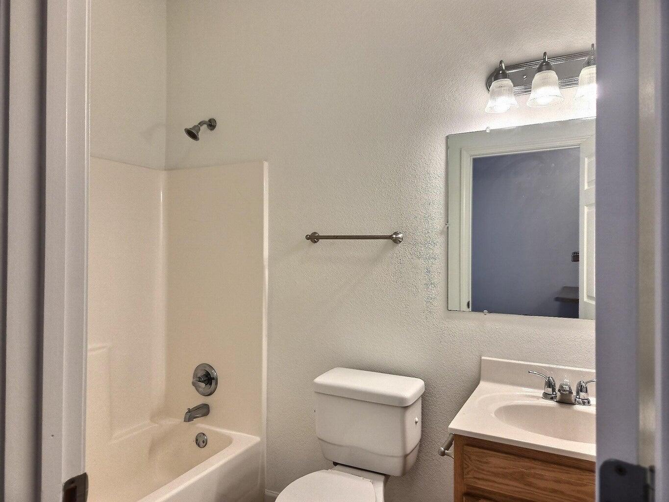 419 E Spring St B Property Photo 2