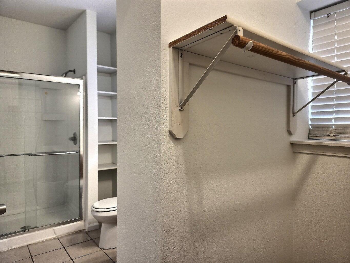 419 E Spring St B Property Photo 7