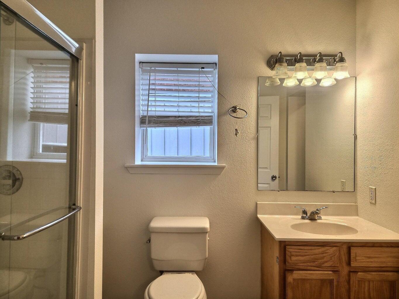 419 E Spring St B Property Photo 8