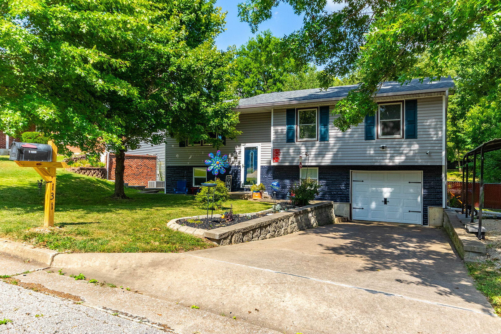 131 W Haven Dr Property Photo 1