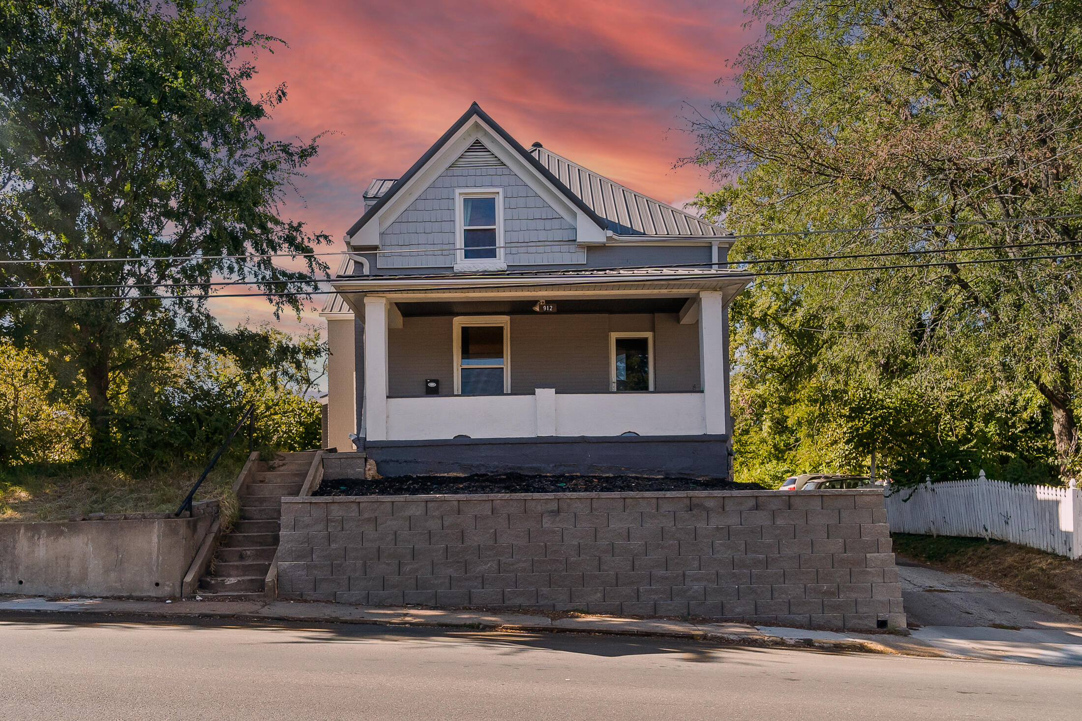 912 Broadway St Property Photo 1
