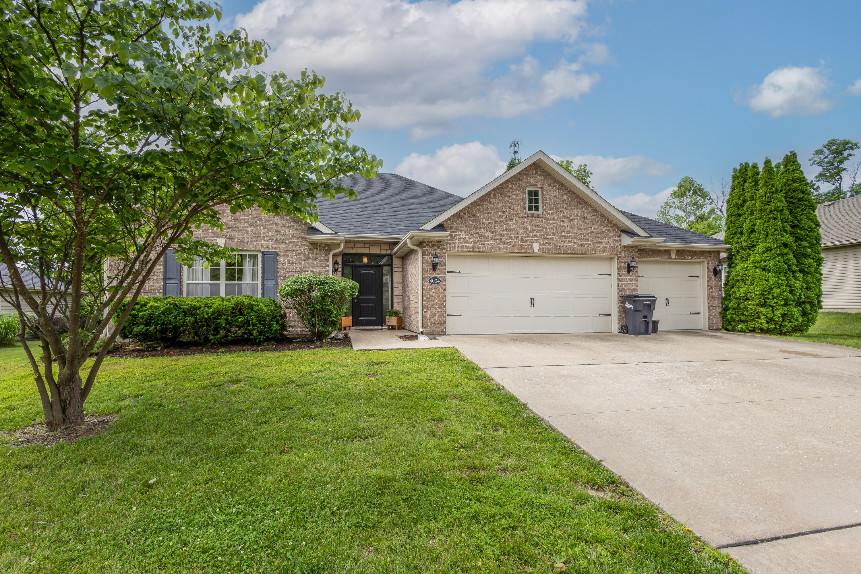 4004 Eagle View Ct Property Photo 2