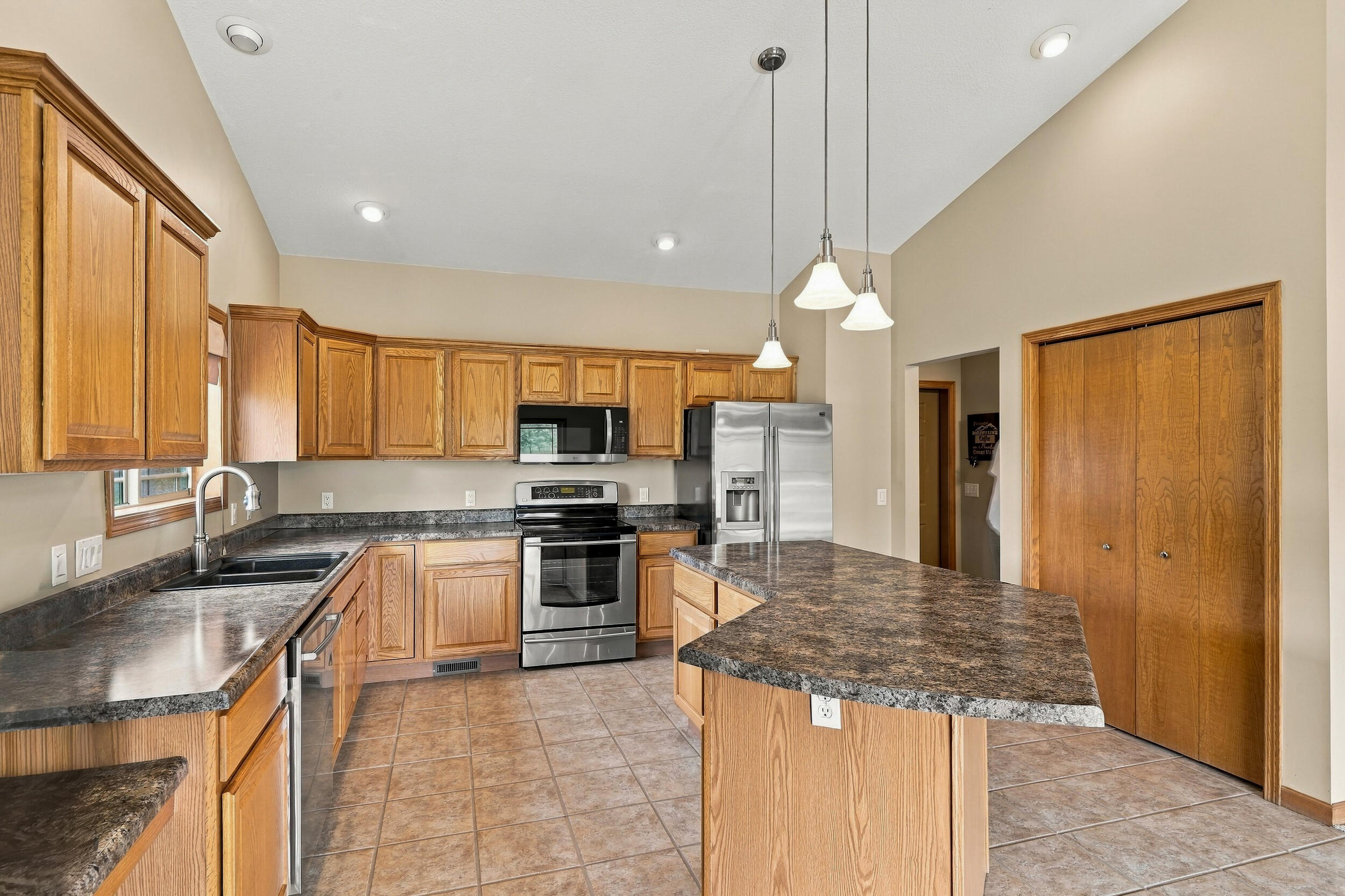 9325 E St Charles Rd Property Photo 11