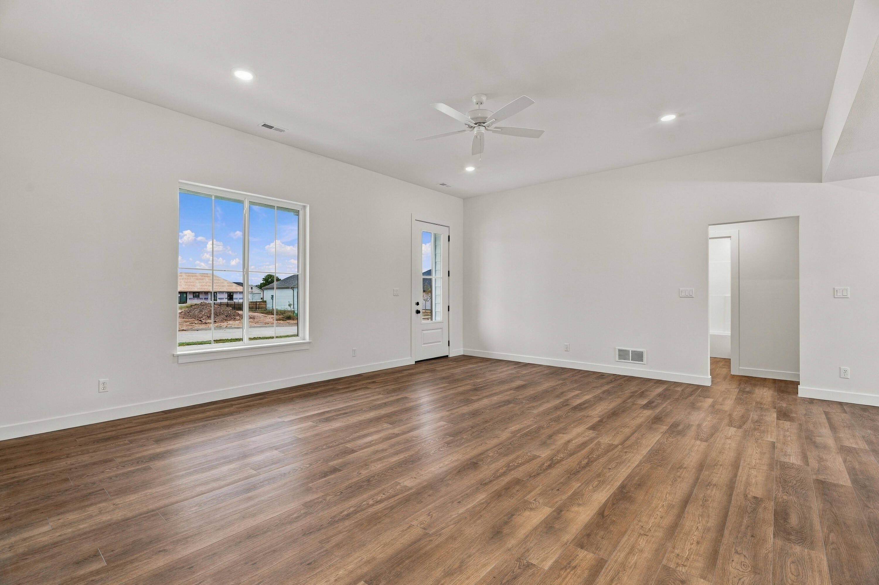 6012 Kestrel Property Photo 8