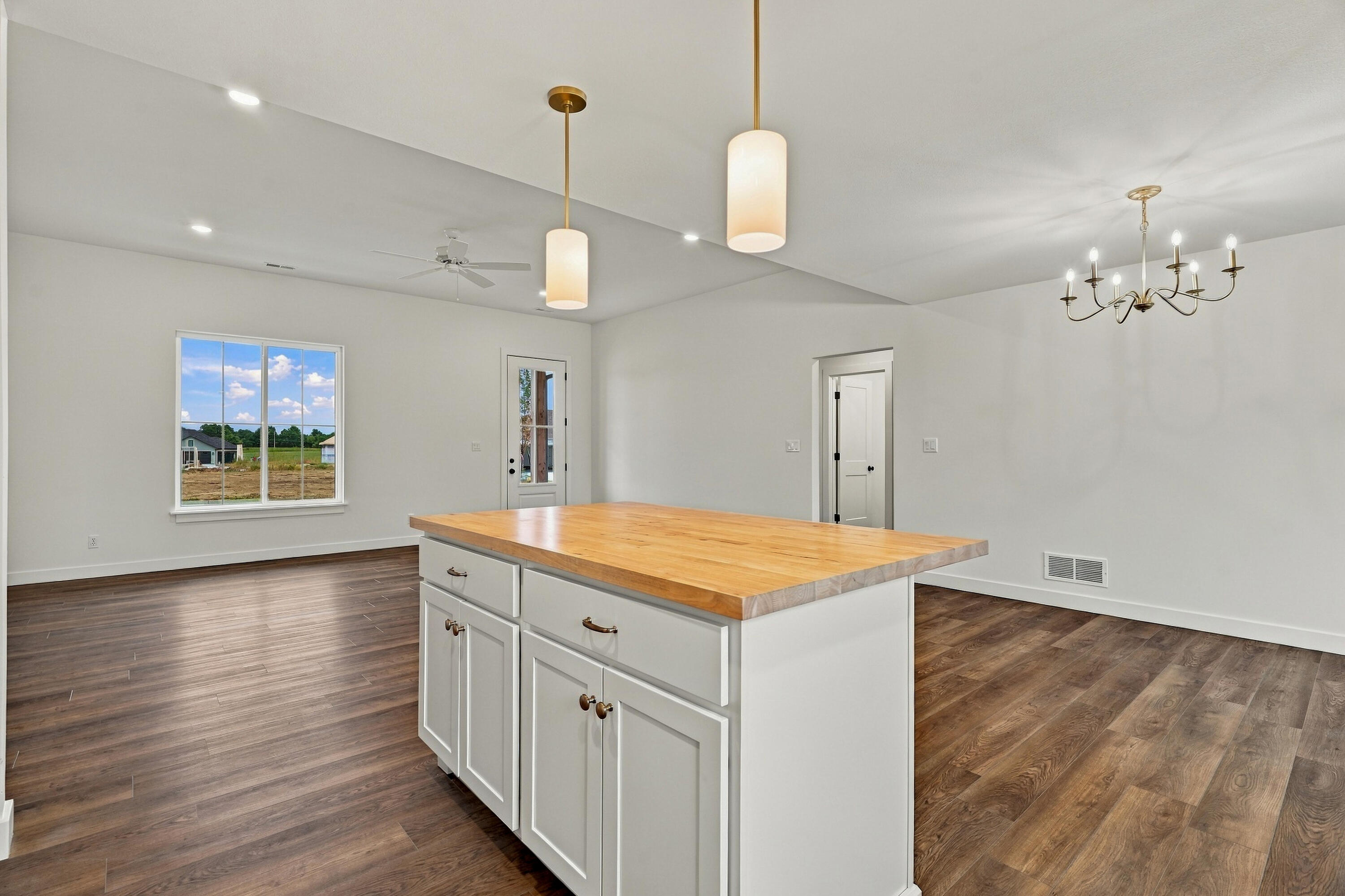 6012 Kestrel Property Photo 16