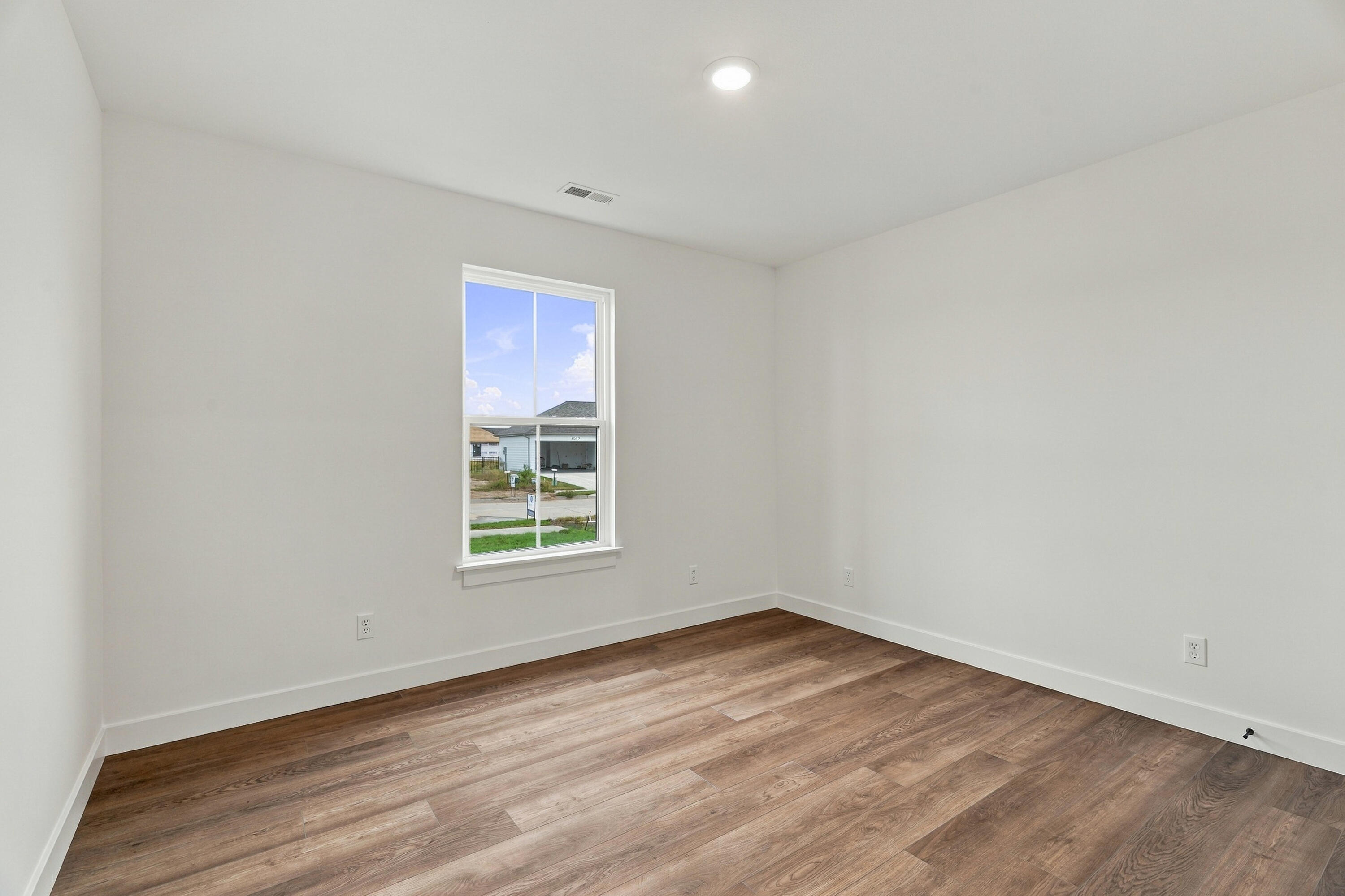6012 Kestrel Property Photo 29