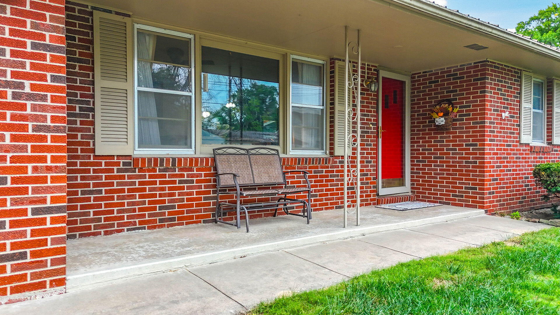 104 N Elm St Property Photo 2