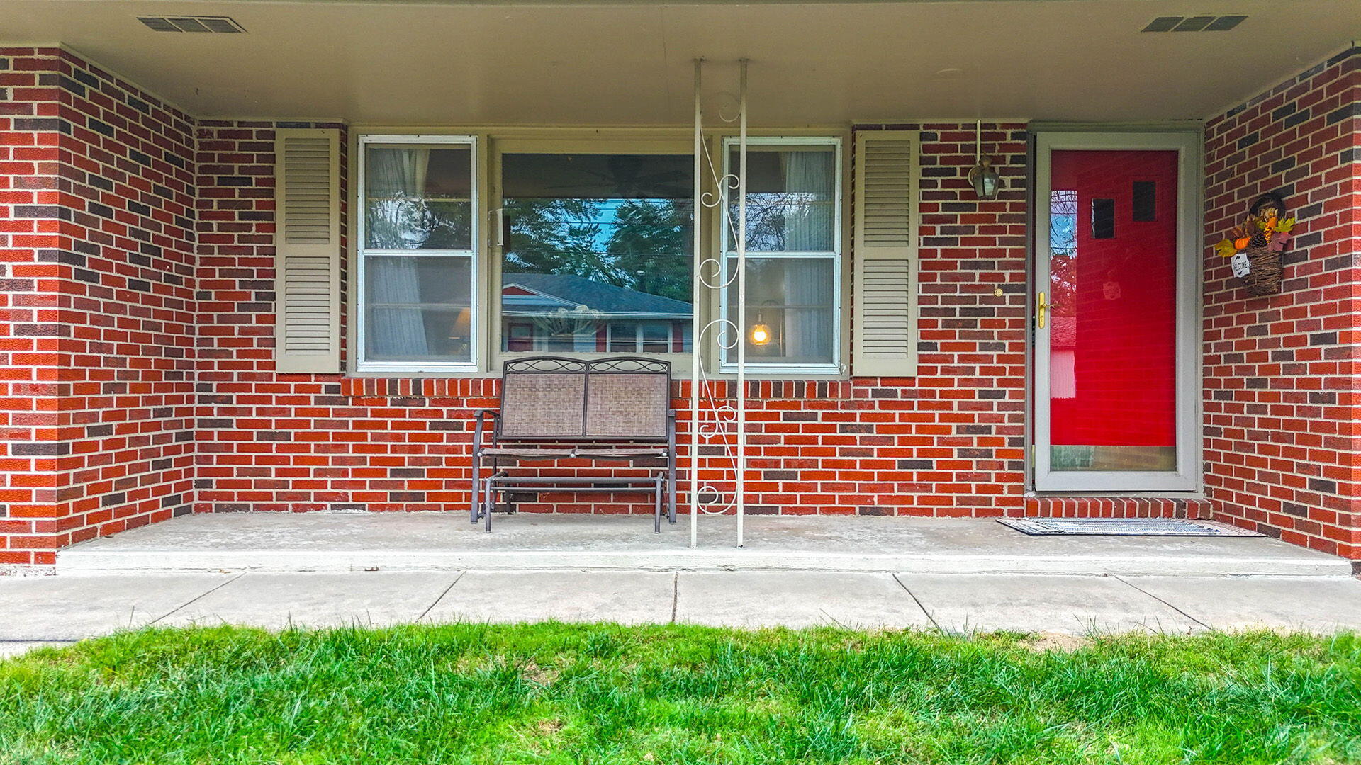 104 N Elm St Property Photo 3