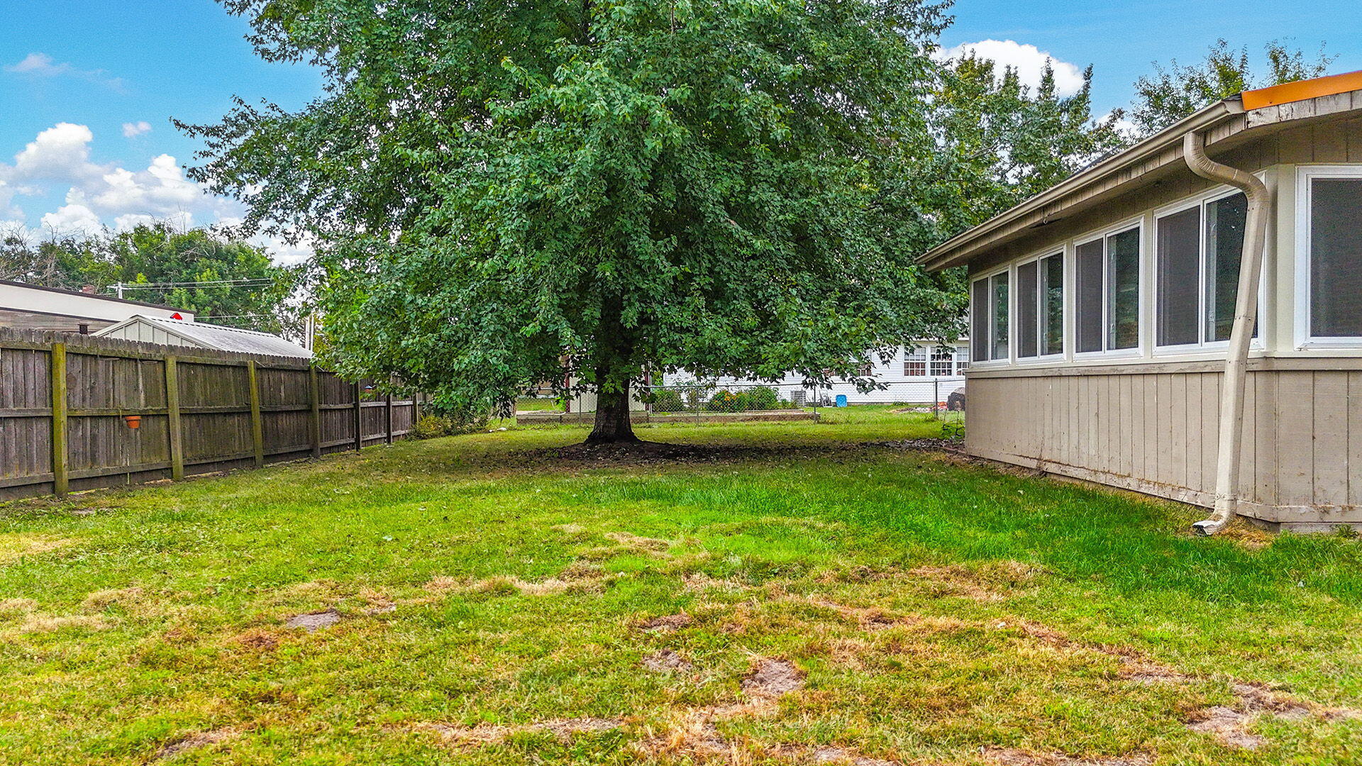 104 N Elm St Property Photo 36