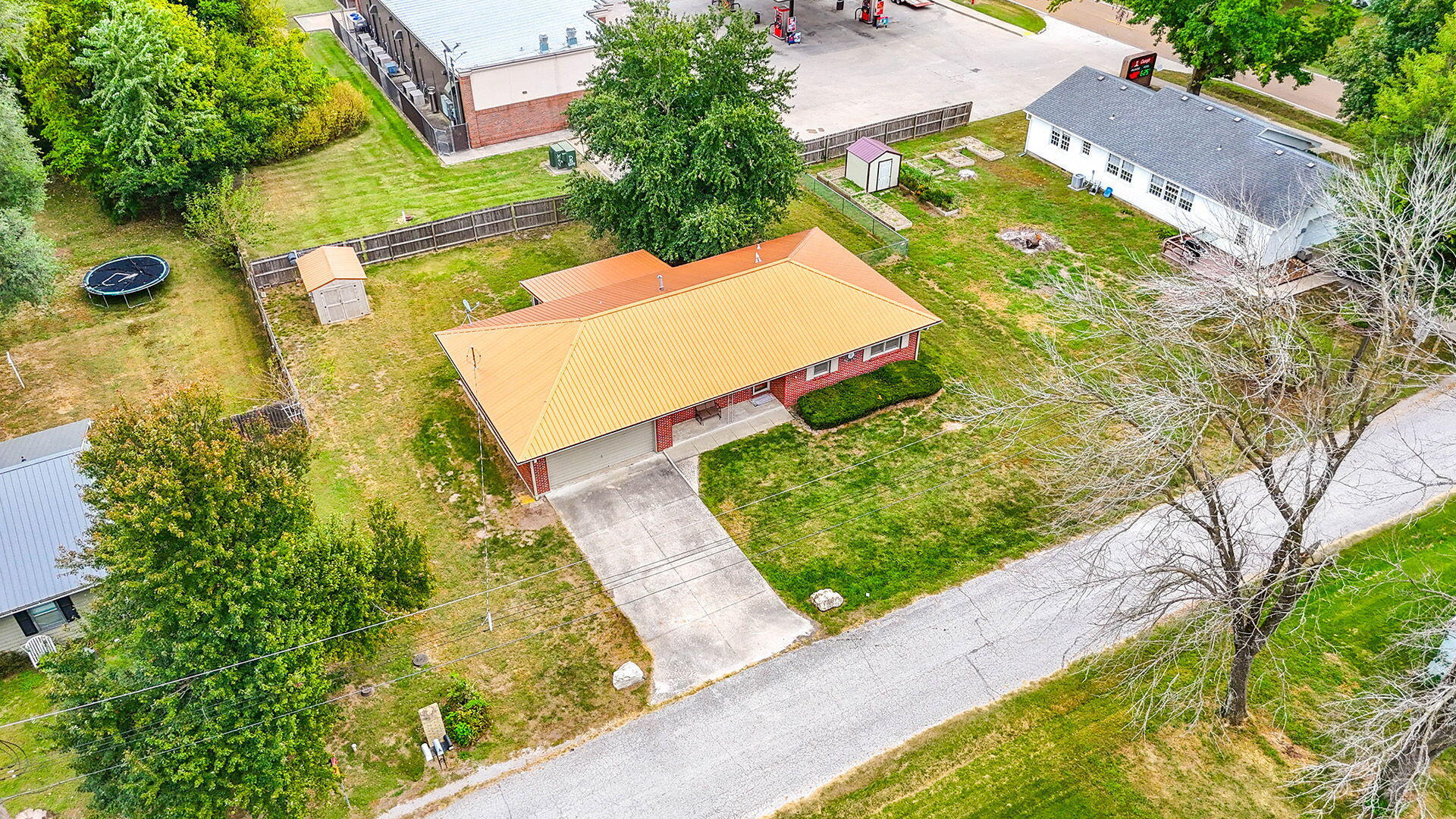 104 N Elm St Property Photo 39