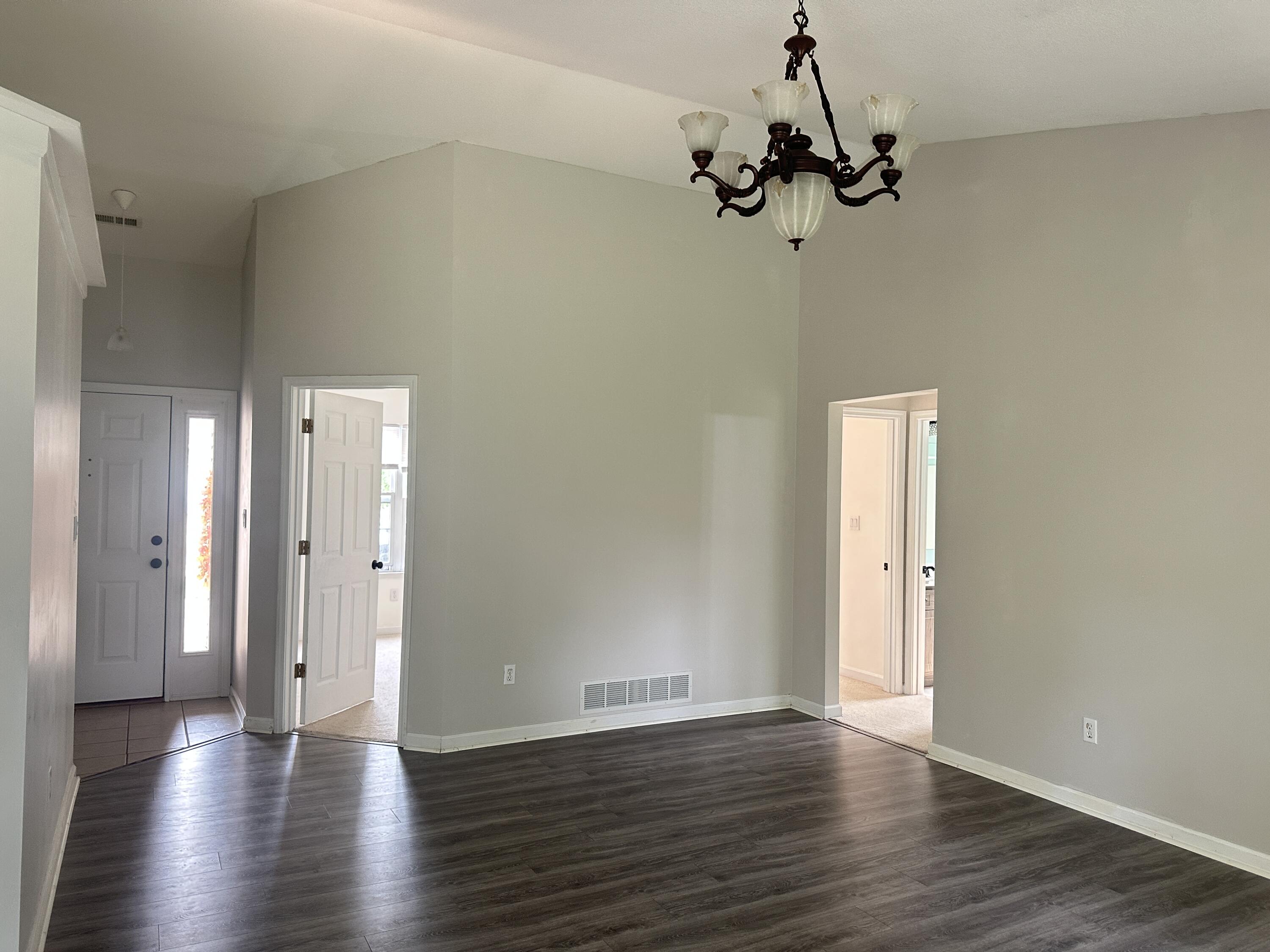 33 E Southbrook Ct Property Photo 4