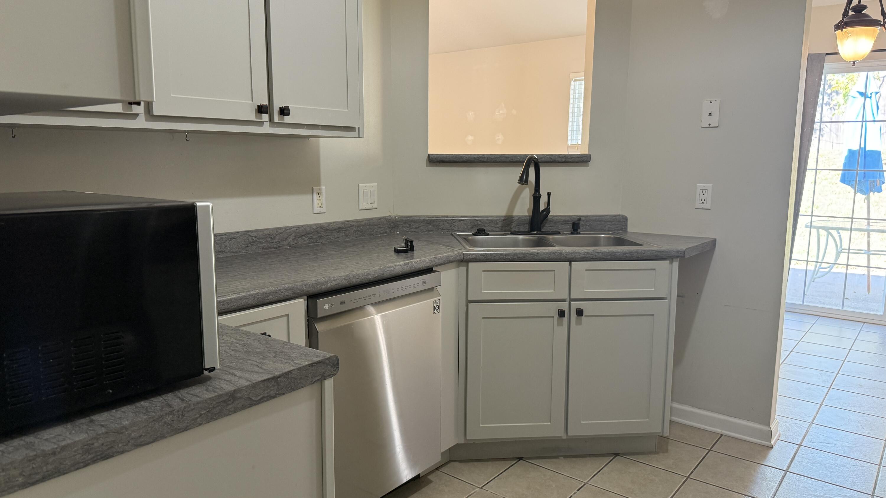33 E Southbrook Ct Property Photo 6