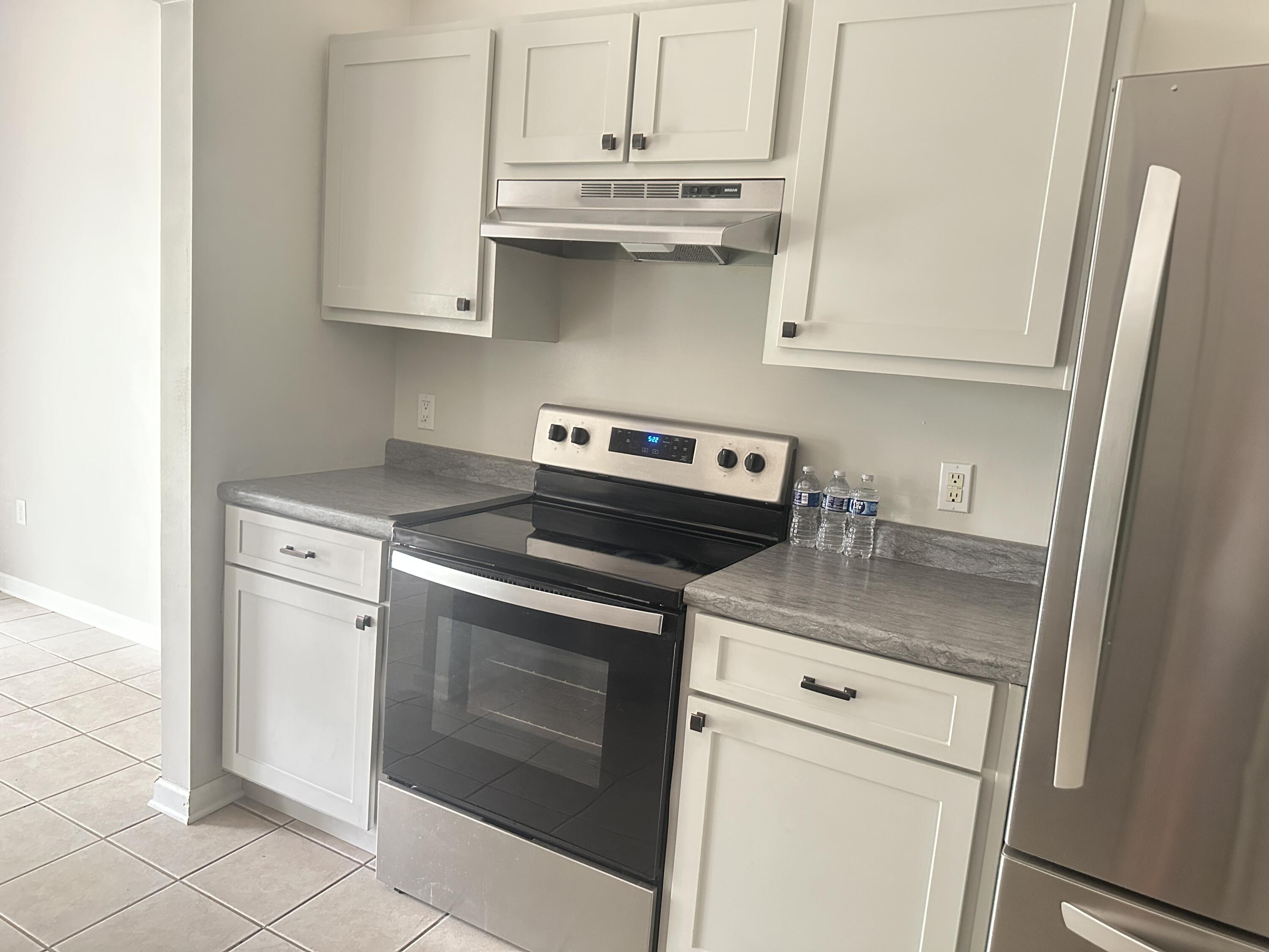 33 E Southbrook Ct Property Photo 7