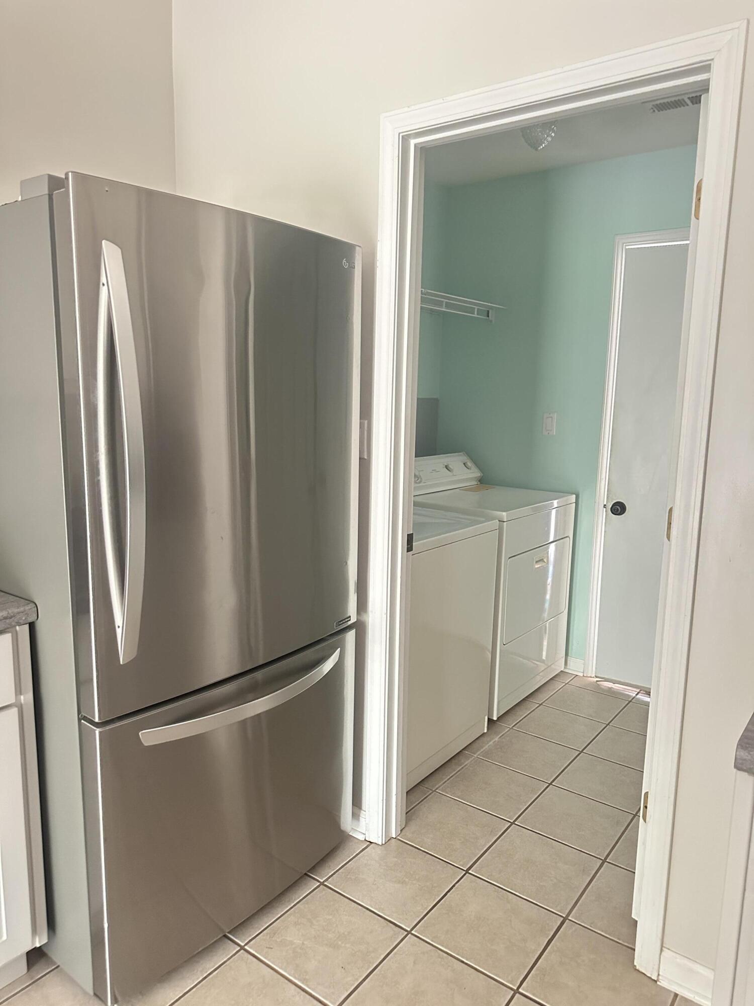 33 E Southbrook Ct Property Photo 8