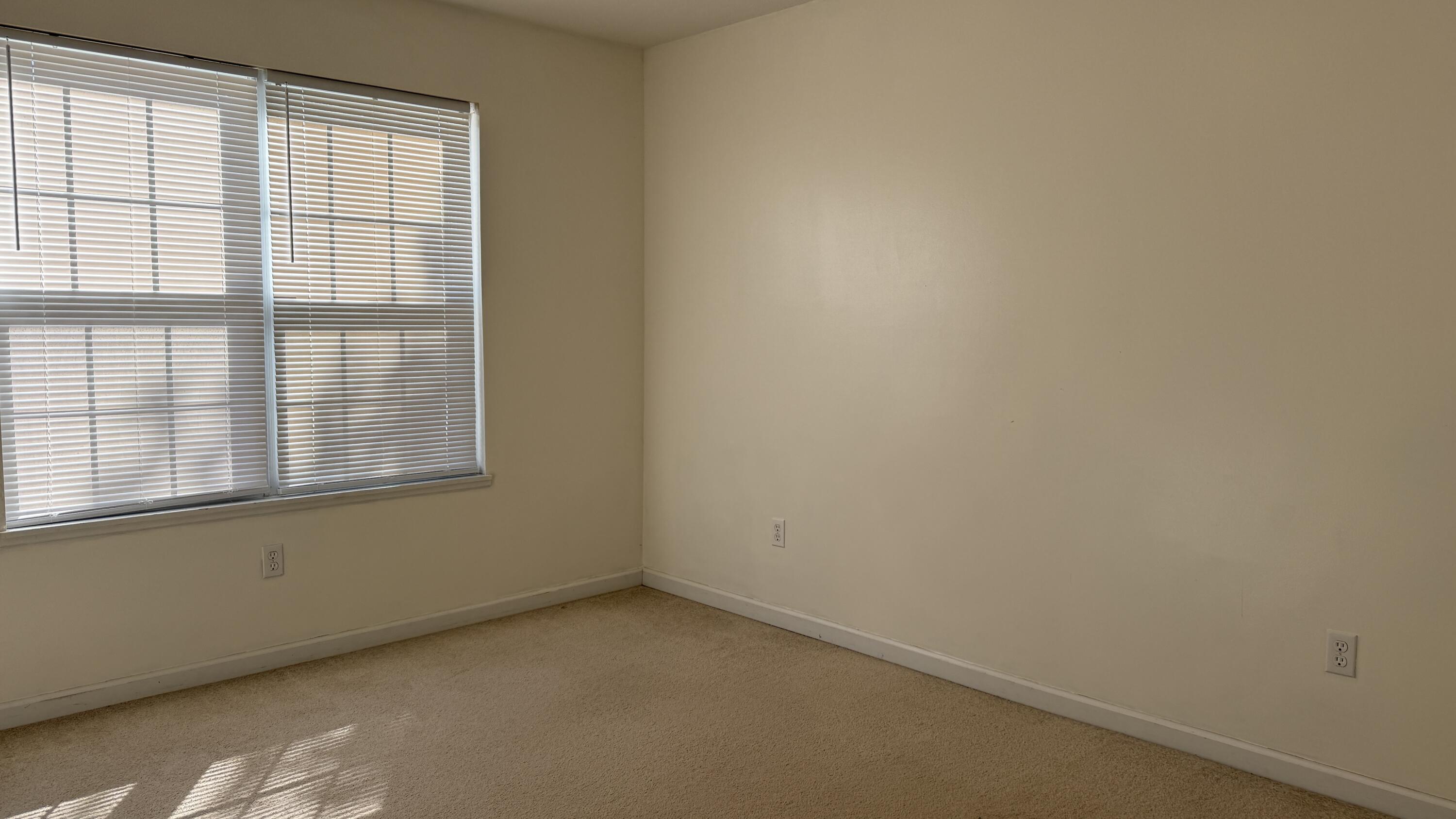 33 E Southbrook Ct Property Photo 11