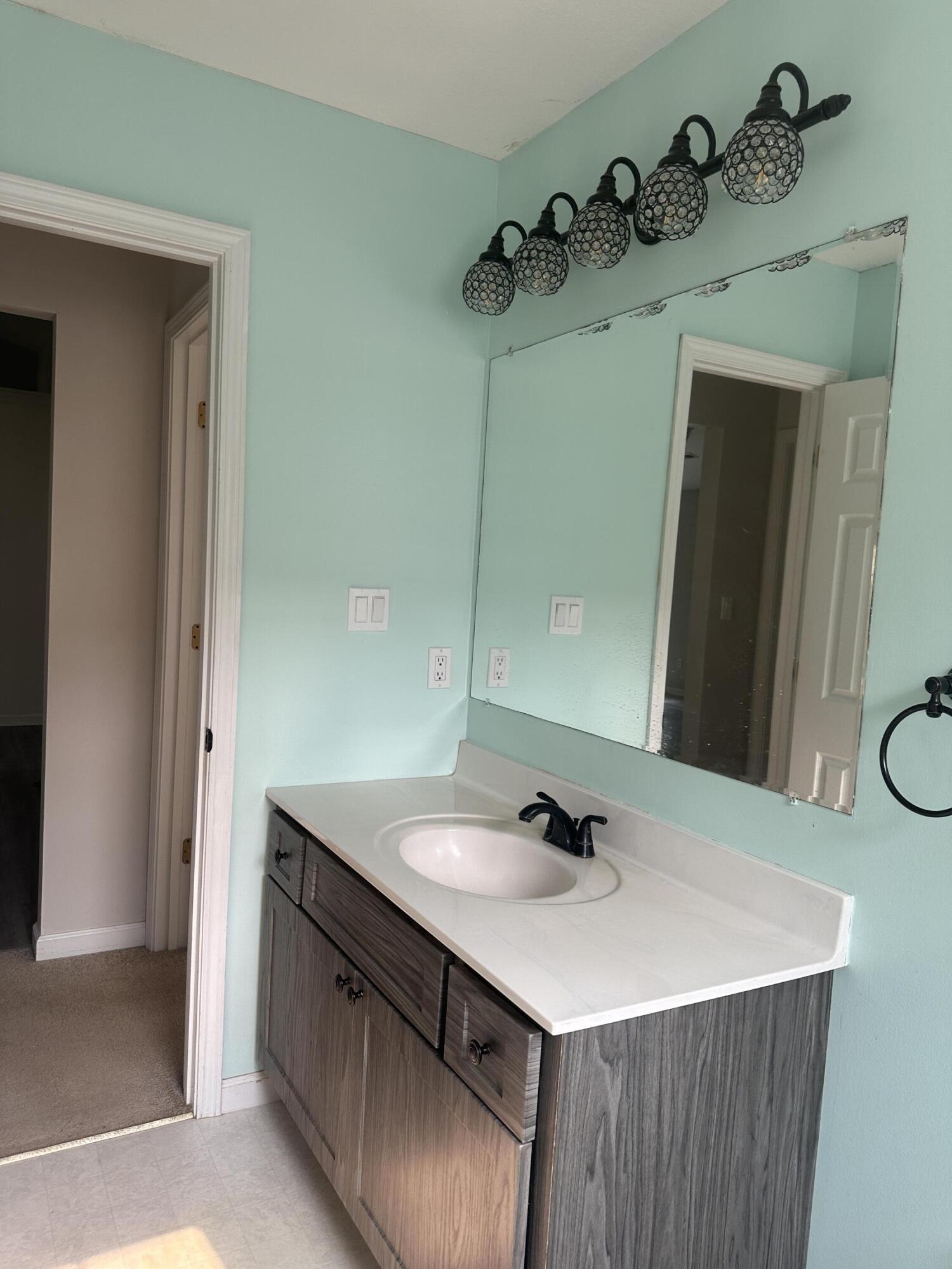 33 E Southbrook Ct Property Photo 18