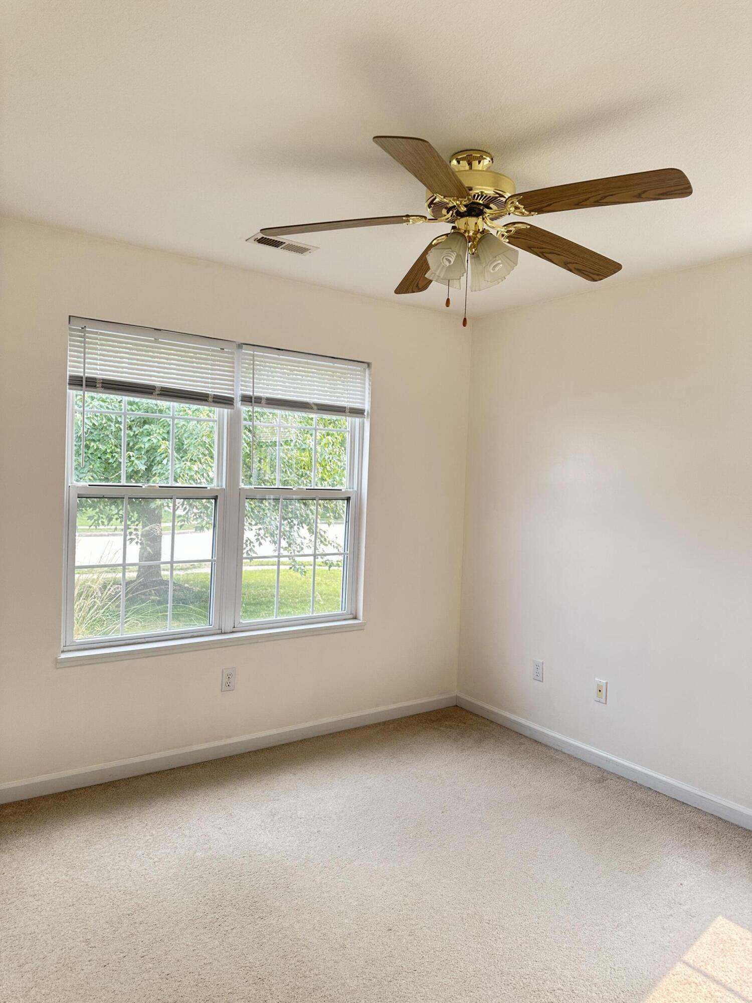 33 E Southbrook Ct Property Photo 19
