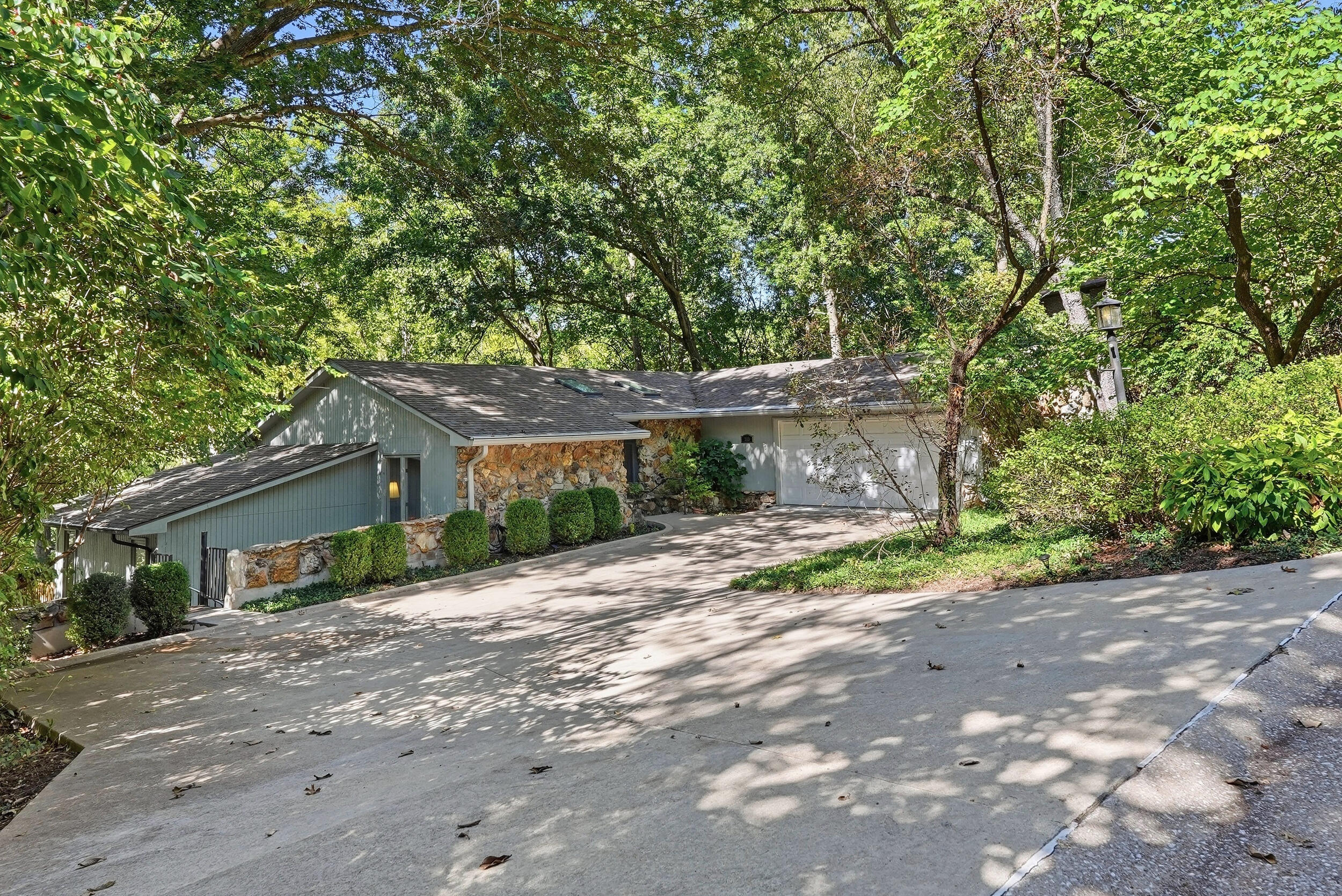 309 W Burnam Rd Property Photo 1